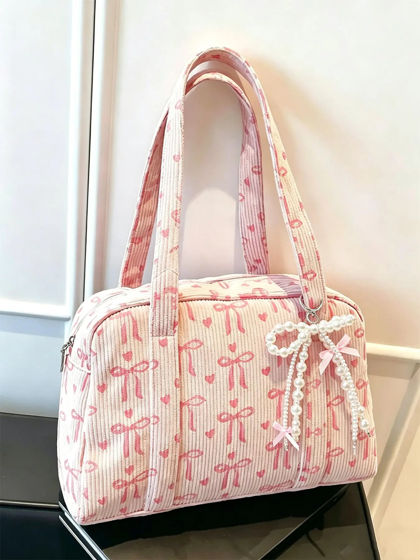 A niche design with a sweet atmosphere tote bag, fully printed with bow patterns, woven shoulder strap design, pearl bow decoration, Versatile Shoulder Bags, Fashionable Unique Bags, Fashionable Casual Bag, suitable for commuting/travel