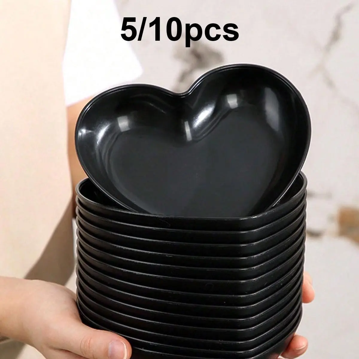 5-Pack Heart-Shaped Plastic Plates, Versatile Serving Dishes for Nuts, Snacks, Fruits, Desserts, Kitchenware for Home, Parties, Weddings, Birthdays, Holidays