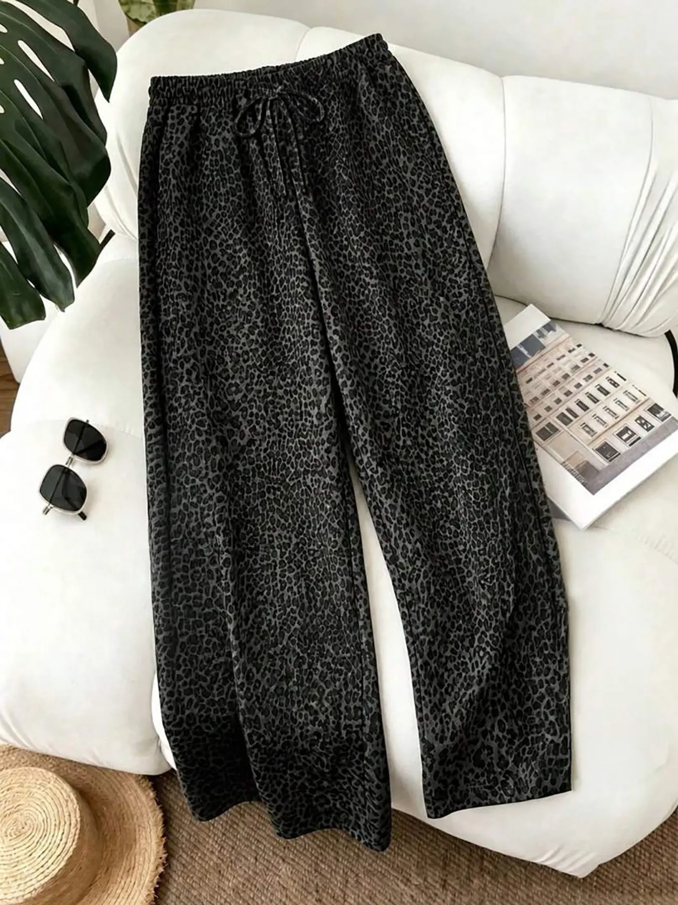 Plus Size Leopard Print Wide Leg Pants Casual Drawstring Waist Loose Pants, Everyday Basic Daily Bottoms, Relaxed Fit Casual Ensembles, Stylish Pocket Casual Outfit