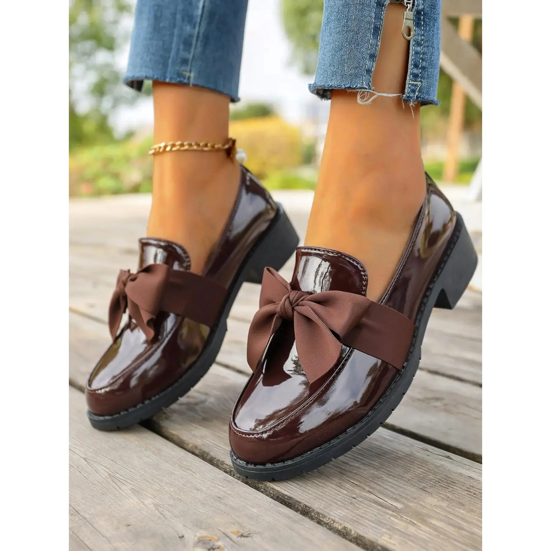 YYW1 Women's Vintage British Look PU Leather Bow Detail Round Toe Butterfly Print Flat Loafers, All-Season Casual Elegant Shoes