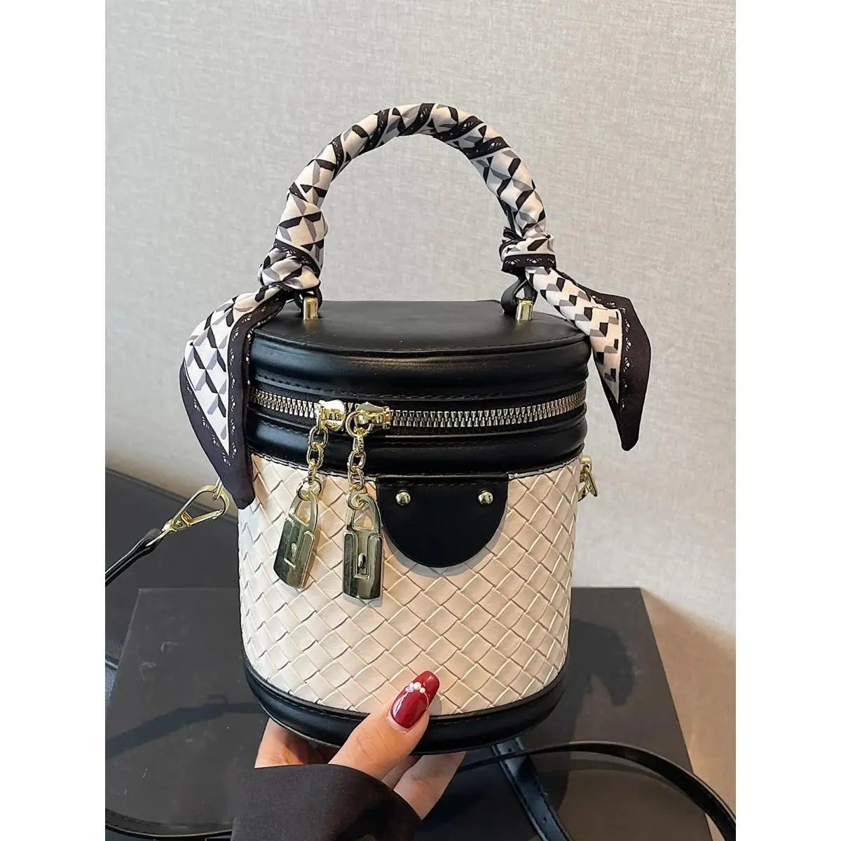 Women's Color Block Woven Embossed Cylindrical Bucket Crossbody Bag - Double Metal Lock Zipper Decor Satchel, Compact Exquisite Versatile Purses & Handbags for Daily Trips, Shopping, Handbags For Women, Crossbody Bags For Women
