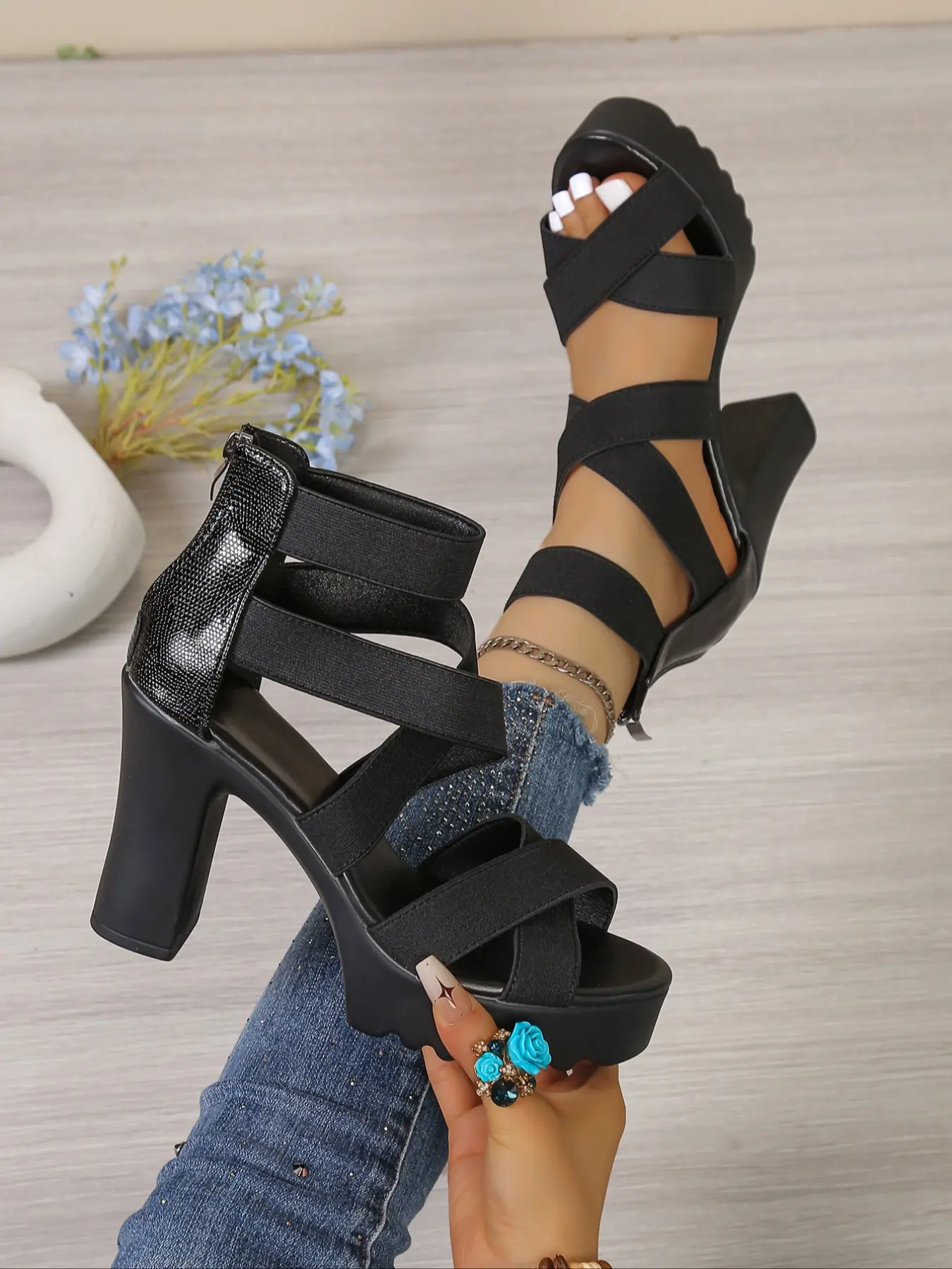 Elastic Strap Chunky Block Heeled Thick Heel Sandals for Women, Comfortable High Heel Roman Shoes, Summer 2026 New Fashion, Versatile Ladies' Footwear, Chunky High Heels