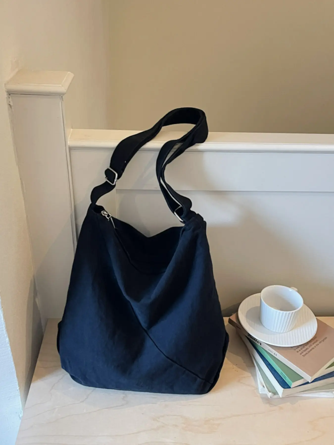 New Solid Color Versatile Simple Casual Large Capacity Daily Shopping Sports Lightweight Shoulder Everyday Crossbody Bag