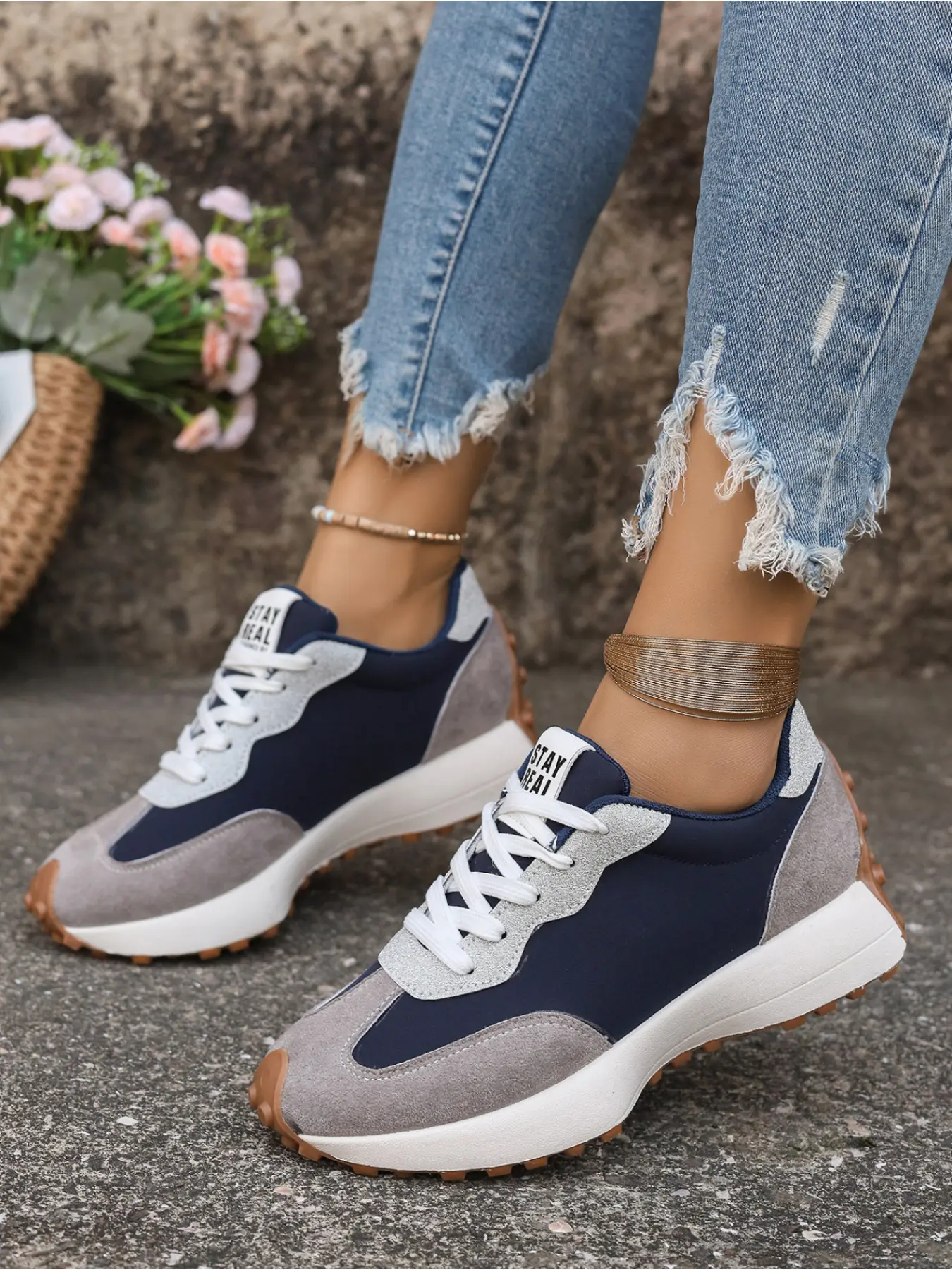 Women's fashionable color-blocked retro thick-soled training shoes, low-top lace-up non-slip casual Sporty Low Top Trendy Sneakers suitable for vacation, sports, leisure, outdoor trips, and daily wear
