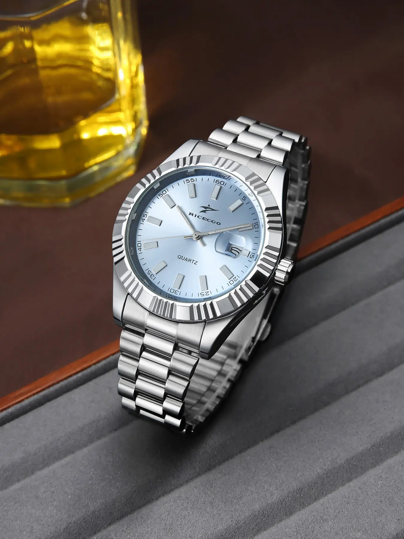 Business Casual Quartz Watch with Quartz Movement for Men, Stainless Steel Strap, Fashionable Calendar Display, Ideal for Dates or Gifts