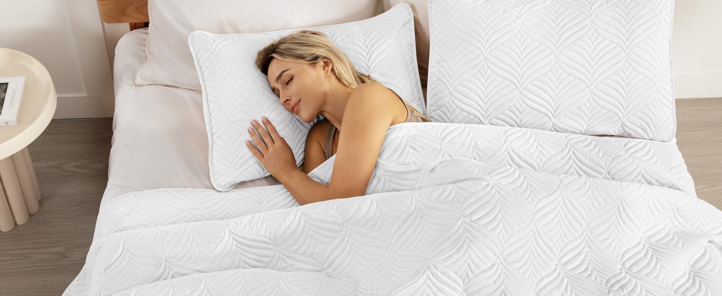 Soft Full Queen Bedding Set, Lightweight Grey Bedspreads Queen Size with Pattern, Reversible 3-Piece Coverlet with 2 Pillow Shames for All