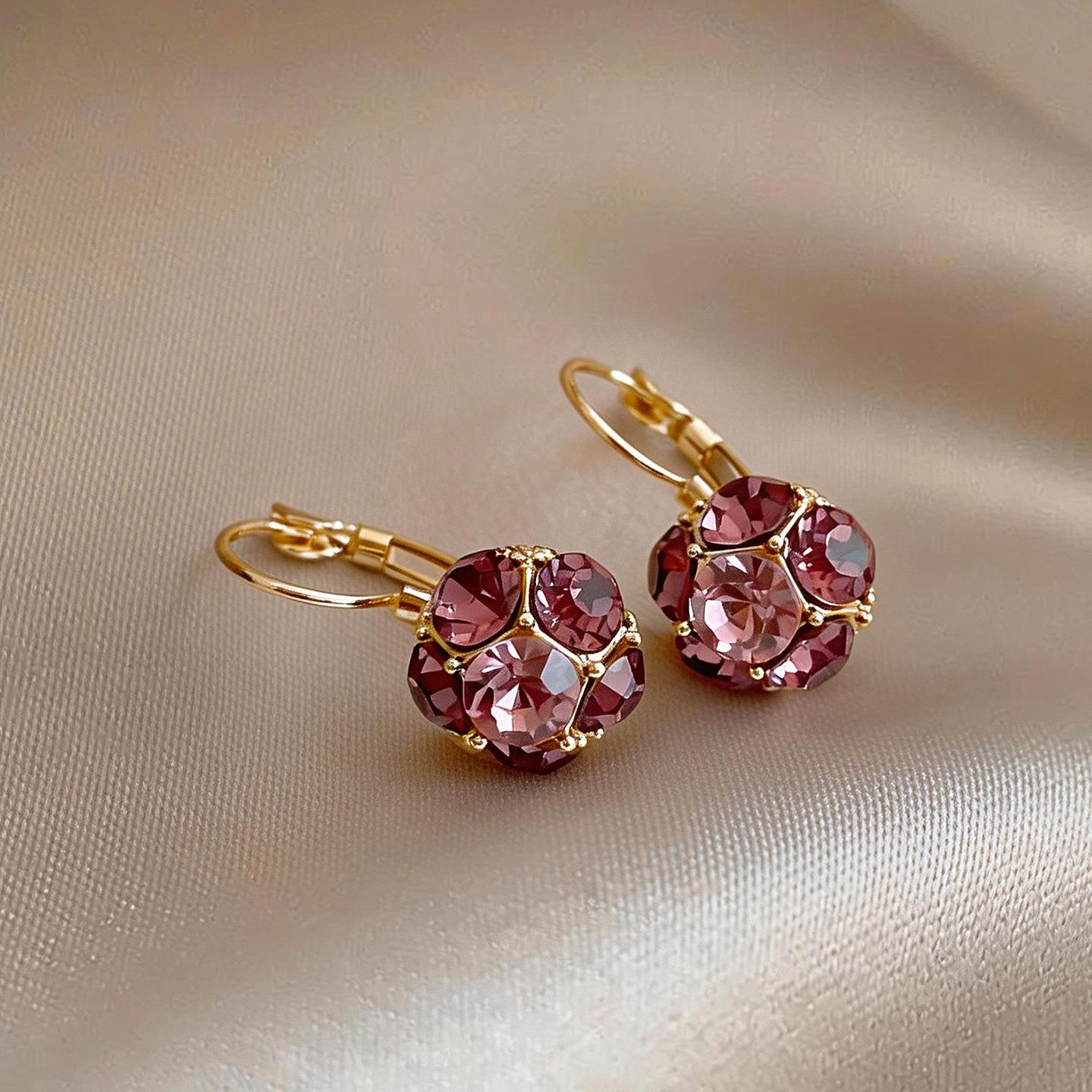 Vintage Diamond-Studded Flower Cluster Earrings, Luxurious and Sophisticated Ear Clips DDES0794, Elegant and Exquisite Women's Earrings, 14K Gold-Plated