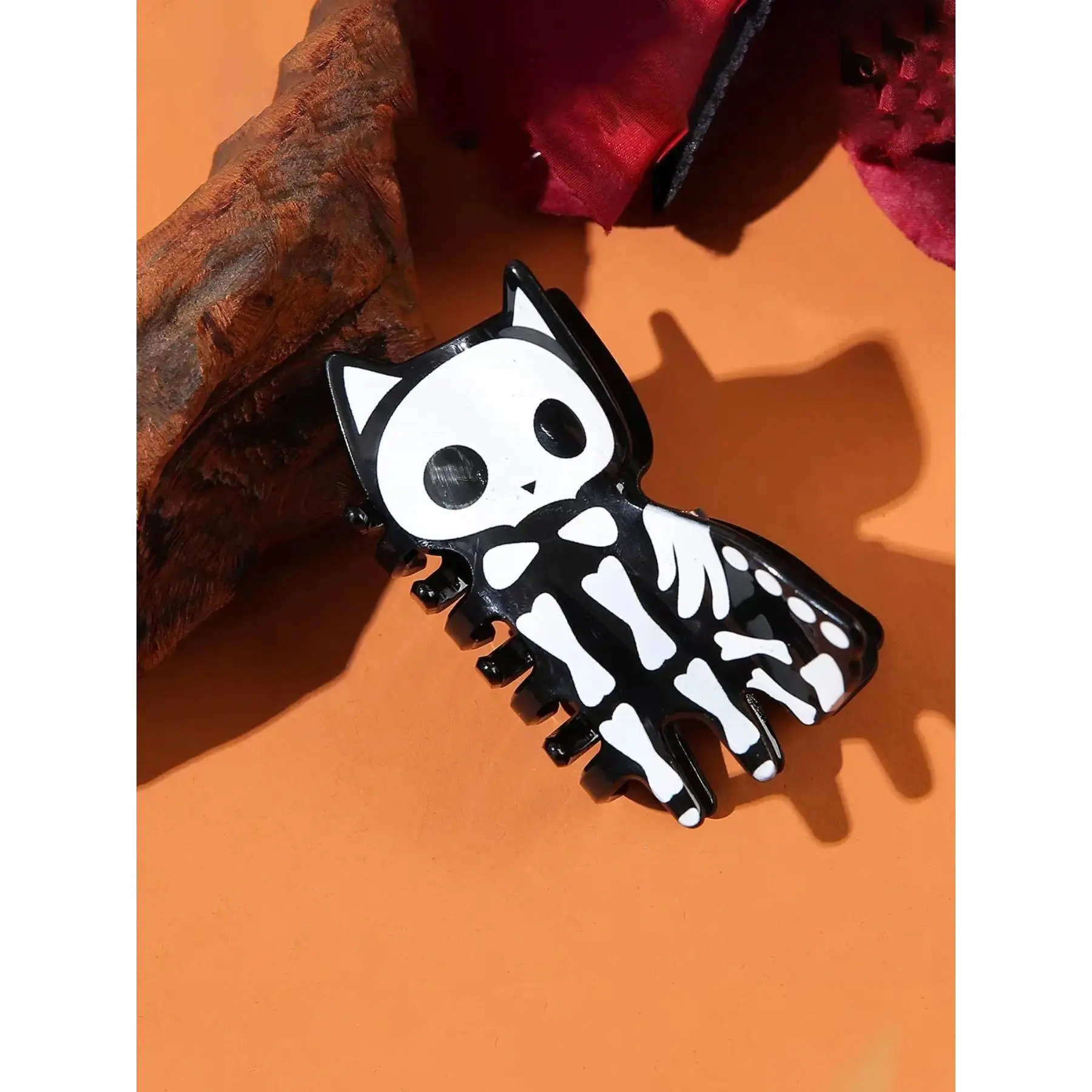 1PC Halloween Hair Claw Clip, Glow Skull Cat Acrylic Shark Clip, Luminous Gothic Y2K Punk Hair Accessory for Women Girls, Durable Strong Hold Barrettes for Costume Party, Cosplay, Festival Outfit and Daily Styling