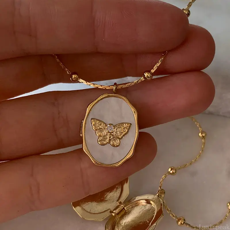 Gold Plated Locket Necklace for Women, Whimsical Vintage Butterfly Shell Photo Pendant, Anti-Fade Jewelry for Daily Matching, Whimsical Necklace, Vintage Anti-Fade, Gold Plated Chain, Female