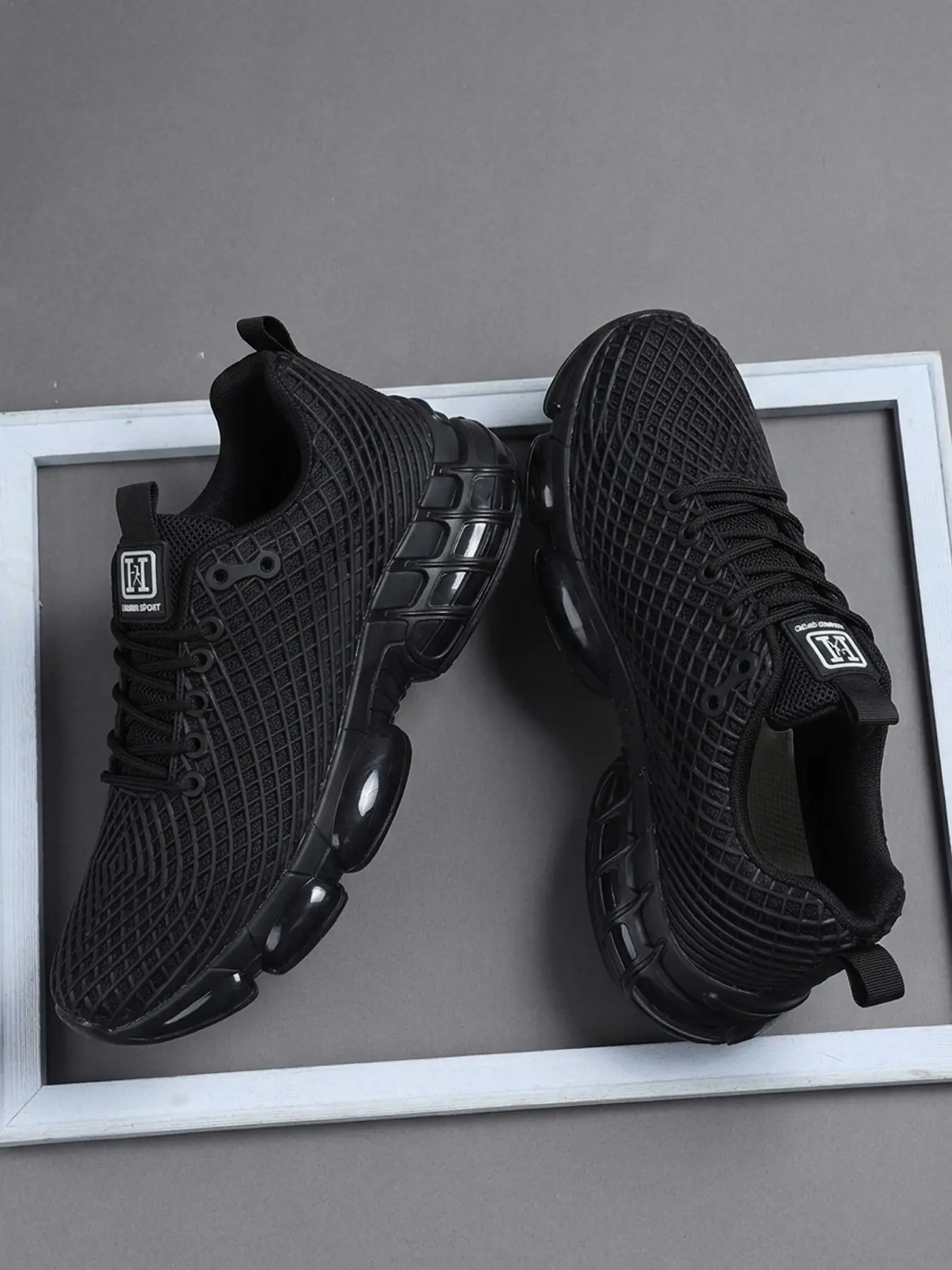Men's Low Top Sporty Sneakers, Trendy Casual Training Shoes, Breathable Mesh, Shock Absorbing Sole, All Seasons