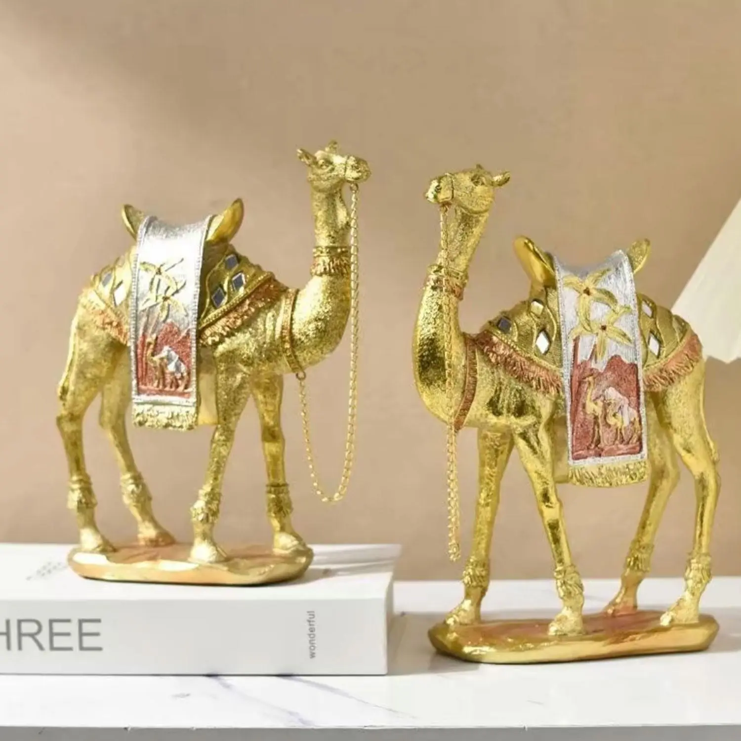 New camel design decorative handicrafts, 1 box of classic style luxury art decorations, suitable for decoration of family wine cabinets, living room entrance TV cabinets, perfect home ornaments for Halloween and Christmas.