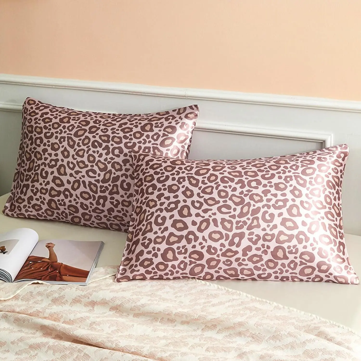Pink Leopard Print Silk Pillowcase Set of 2, Standard Size 20x26in Anti-Snugging Breathable Draw Textured Yarn Pillow Covers with Envelope Closure, Cool Iron Compatible for Hair and Skin