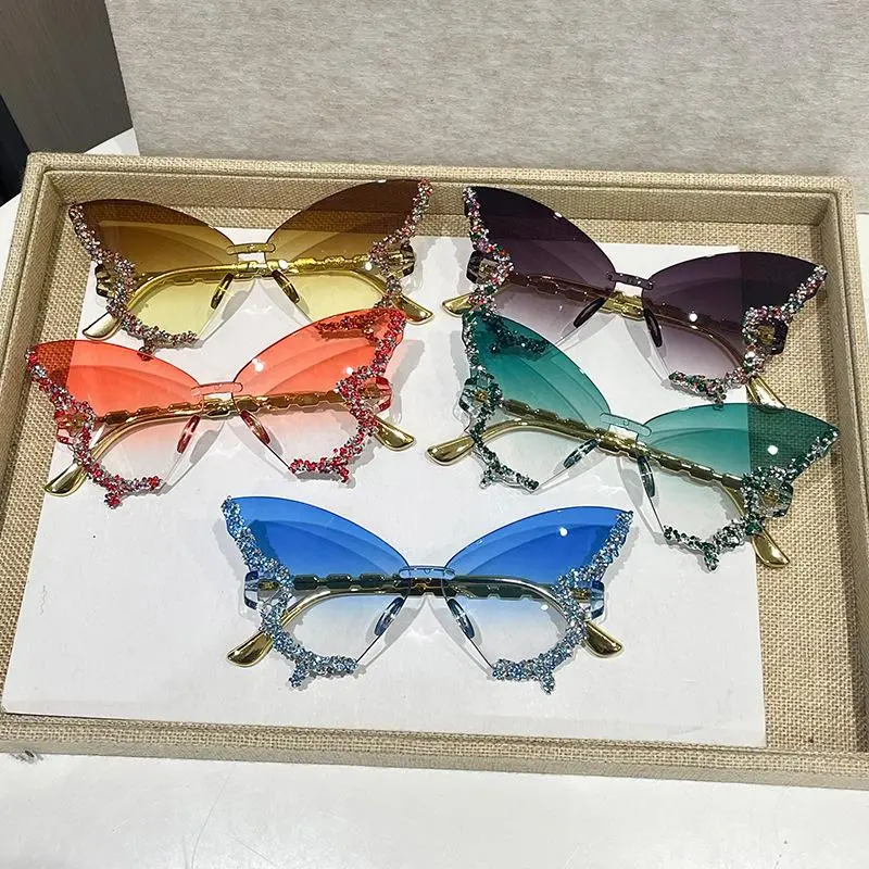 New Butterfly Shaped Decorative Glasses with Large Frames for Dance Parties, Fashion Shows, Studded Glasses for Women, Glasses for Parties, And