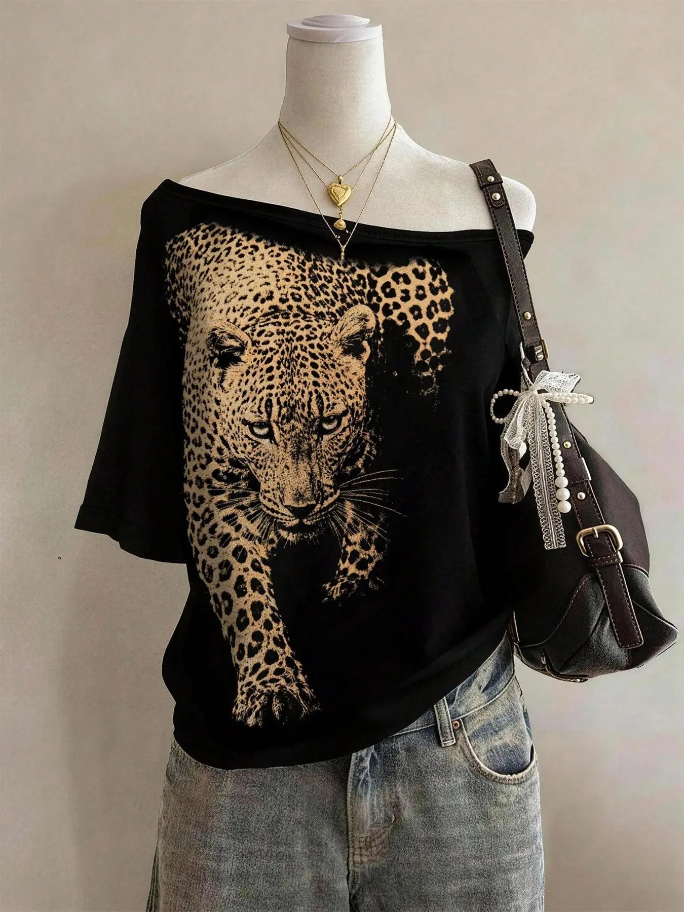 Women's Off-Shoulder Leopard Print T-Shirt, Loose-Fit Short-Sleeve Top for Everyday Street Style Streetwear Piece