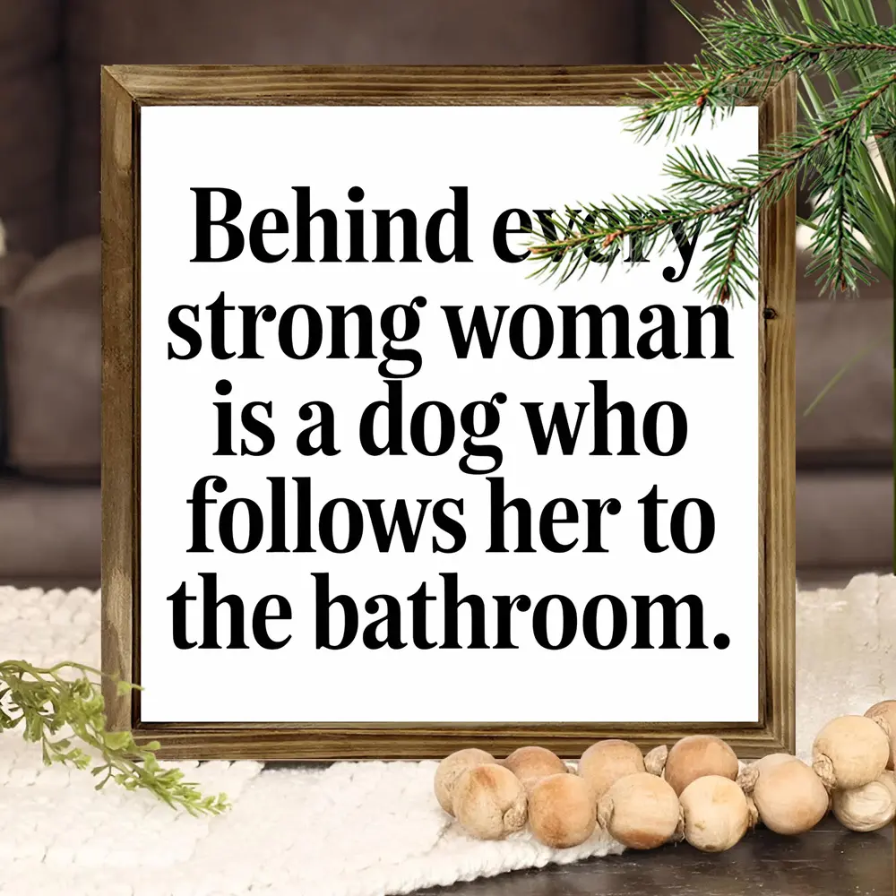 Fun 2D Dog Lover Quotes – “Behind every strong woman is a dog” – Farmhouse Decor – Rustic-style wooden-framed poster – Wall art for bathrooms, living rooms, offices and cafés  Creative gifts for pet owners – Rustic-style home décor, bedroom décor, garden