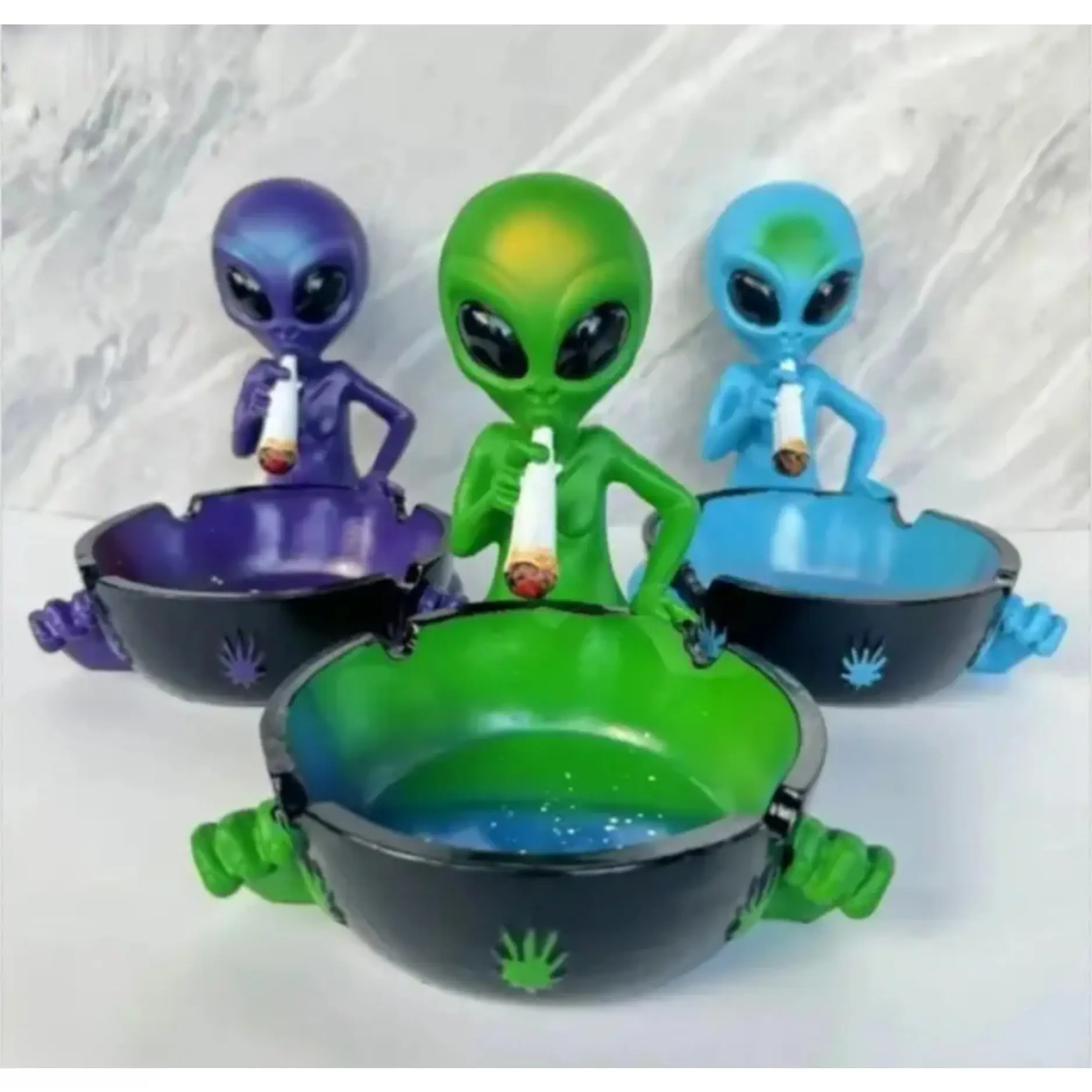 Alien Resin Ashtray & Multi-Purpose Trinket Dish, Sci-Fi Decorative Figurine, Waterproof Indoor Outdoor Funky Home Office Decor, Unique Space Themed Gift For Sci-Fi Fans
