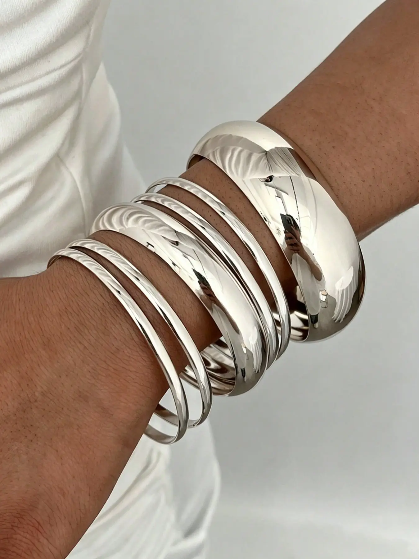 6-Piece Retro Elegant Wide Bangle Bracelets for Women, Perfect for Daily Wear, Parties, Vacations, Stackable, Gift Idea