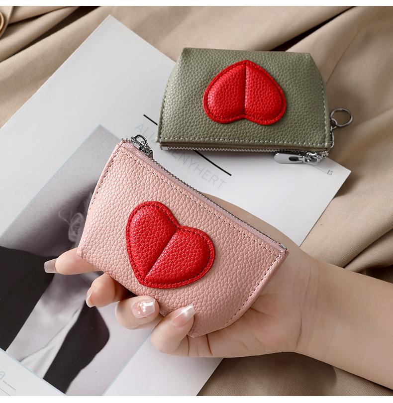Heart-Shaped Mini Coin Purse – Cute Keychain Wallet for Women, Small Zipper Card Holder for Coins, Cash & Keys, Everyday Essential, Black with Red Heart Design