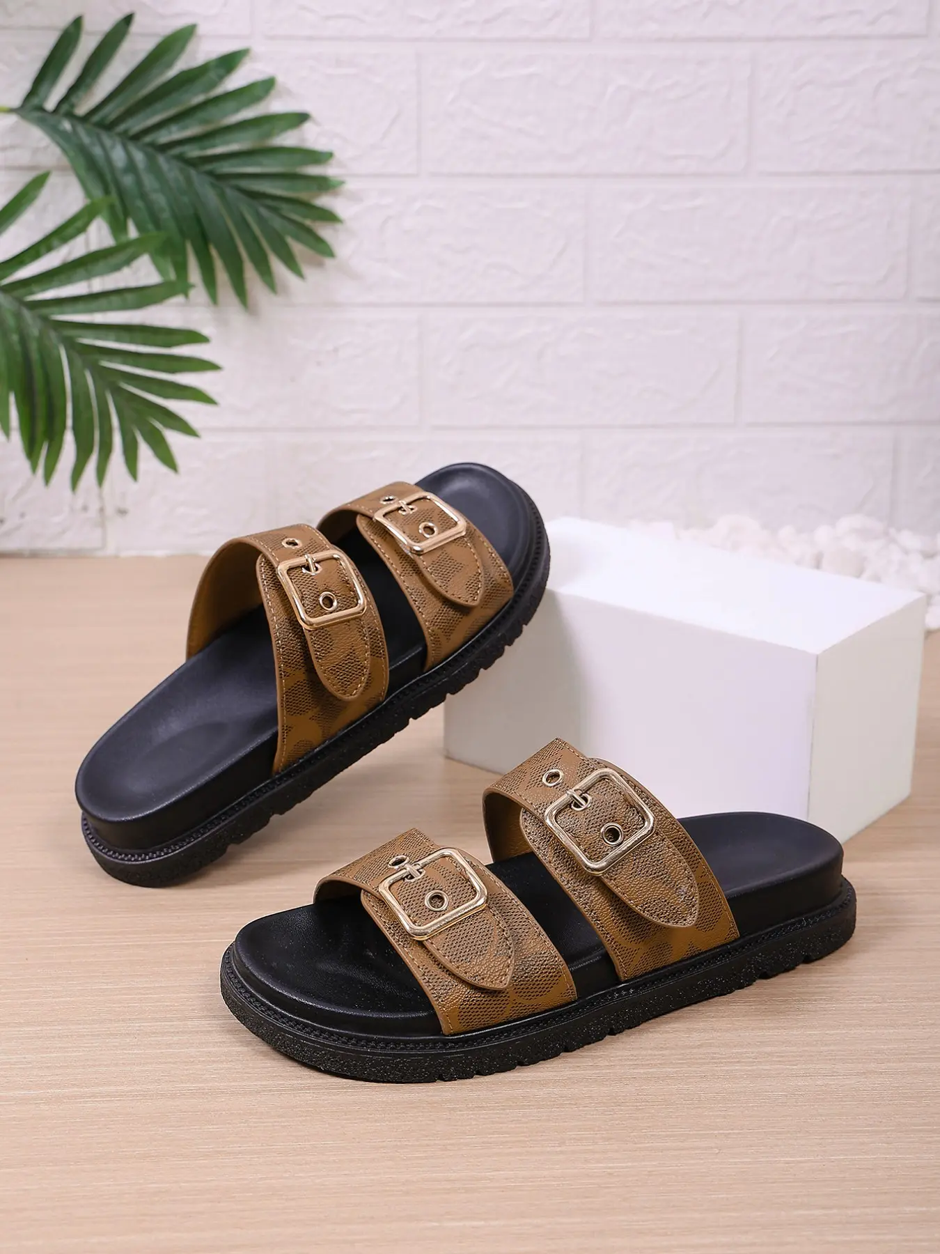Women's Fashion Bat Buckle Belt Sandals, Halloween Style Open Toe Beach Shoes, Anti-Slip Waterproof Thick Sole Slip-Ons, Chunky Sole Sandals