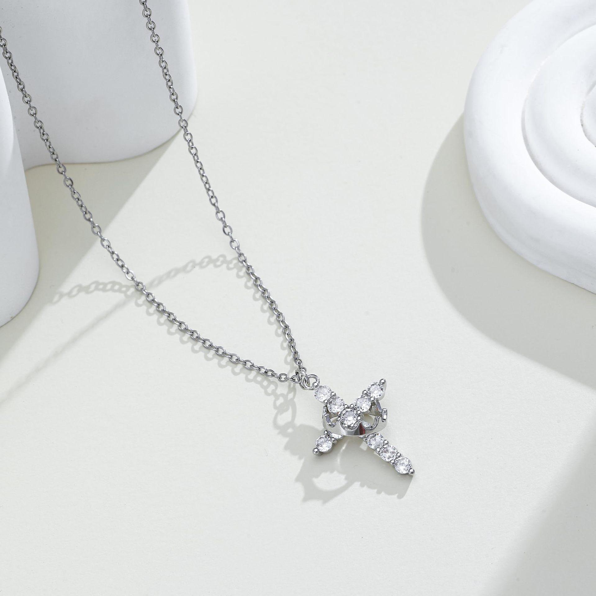 Unique new high-end pendant with a rotatable cross, crown, and circular necklace, a gift for girlfriends, women, and couples