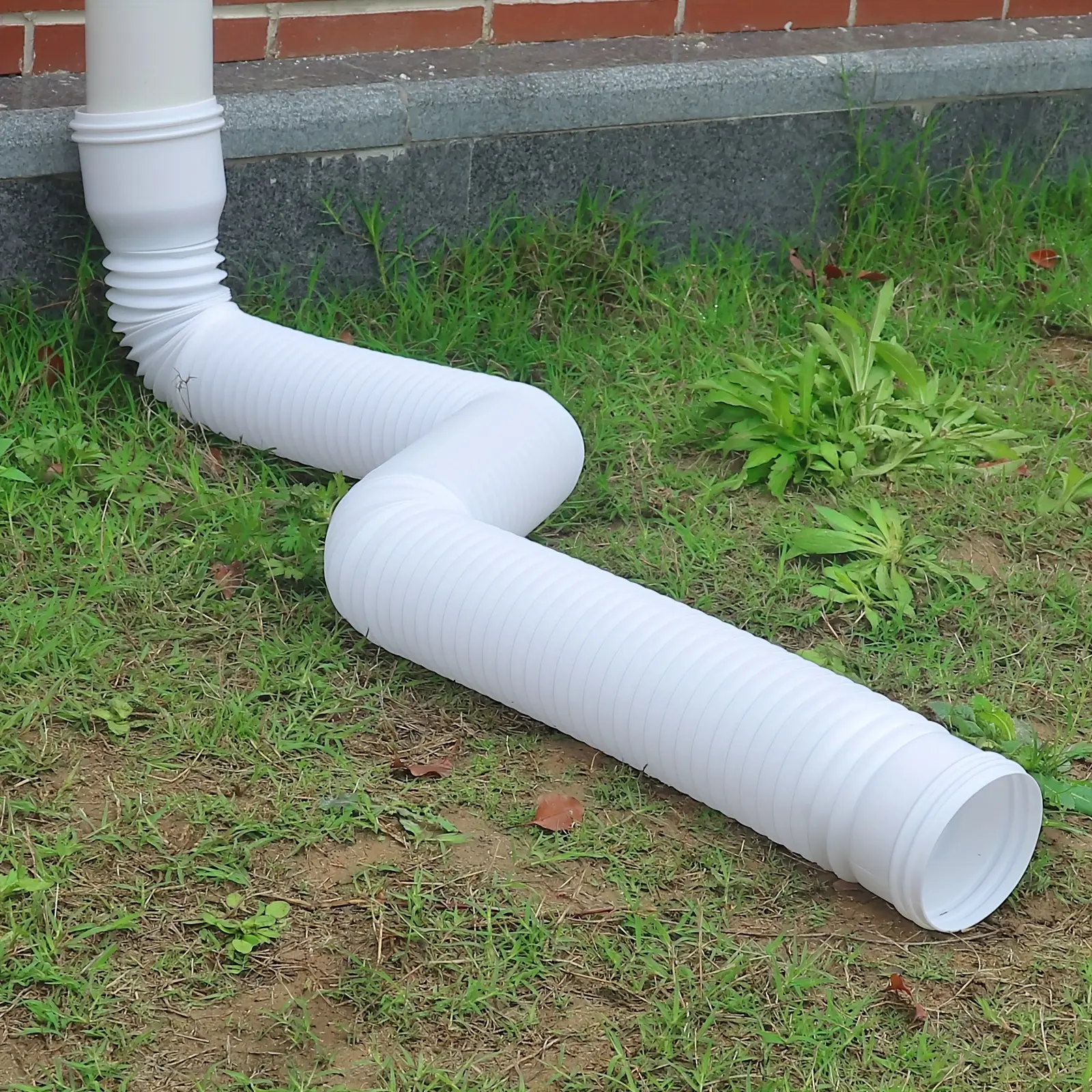 1pc Flexible Rain Gutter Downspout Extender Kit - Telescopic Drain Pipe for Rainwater Drainage, Durable PE Material, Easy Installation with Screws, Adjustable Length 18.5 to 59.06 Inches, Anti-Deformation Design