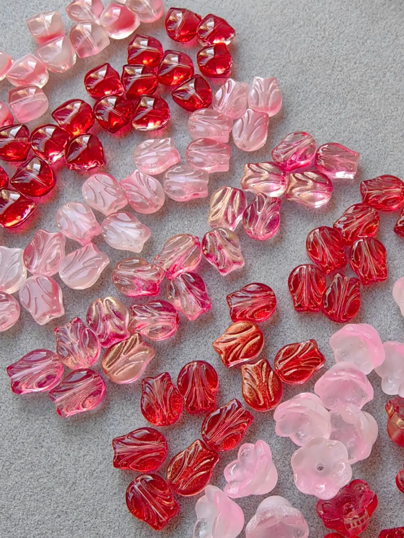 280 Glass Flower Beads for DIY Jewelry, Tulip/lily of the Valley Beads, Perfect for Earrings, Bracelets, Necklaces, Home Decor, DIY Beads Assortment, Glass Beads for Jewelry Making