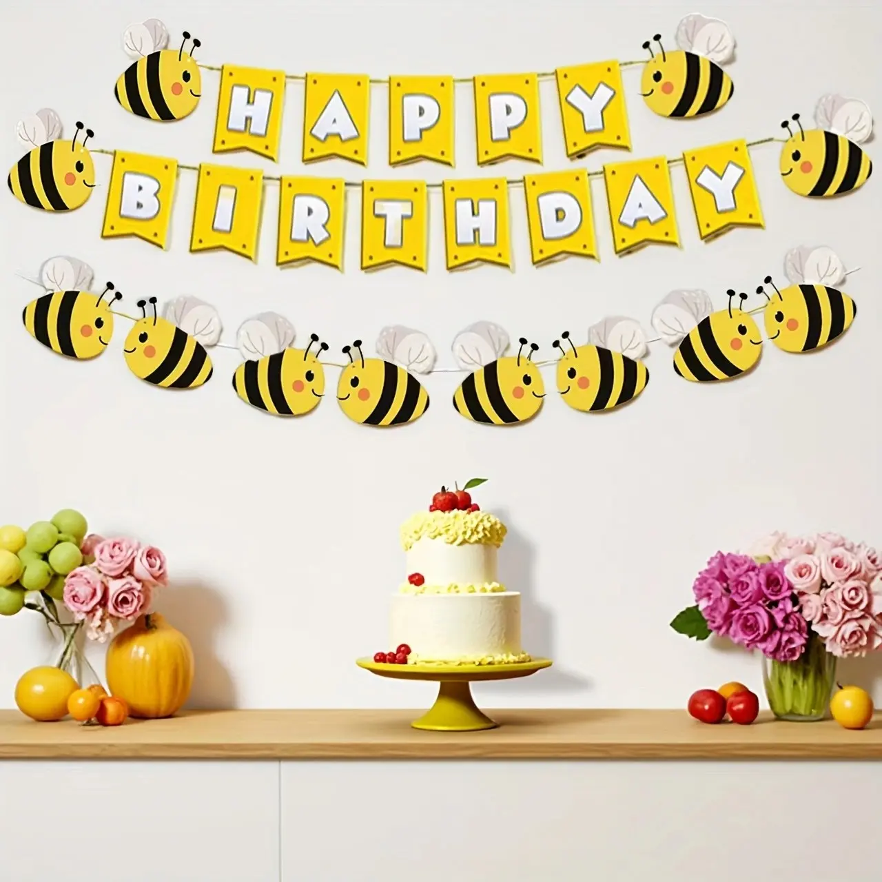 25pcs Bee Birthday Theme Party Decor Set, Birthday Party Decorations, Outdoor Scene Setup Bunting Flags, Room Decoration Supplies, Perfect for Celebrations