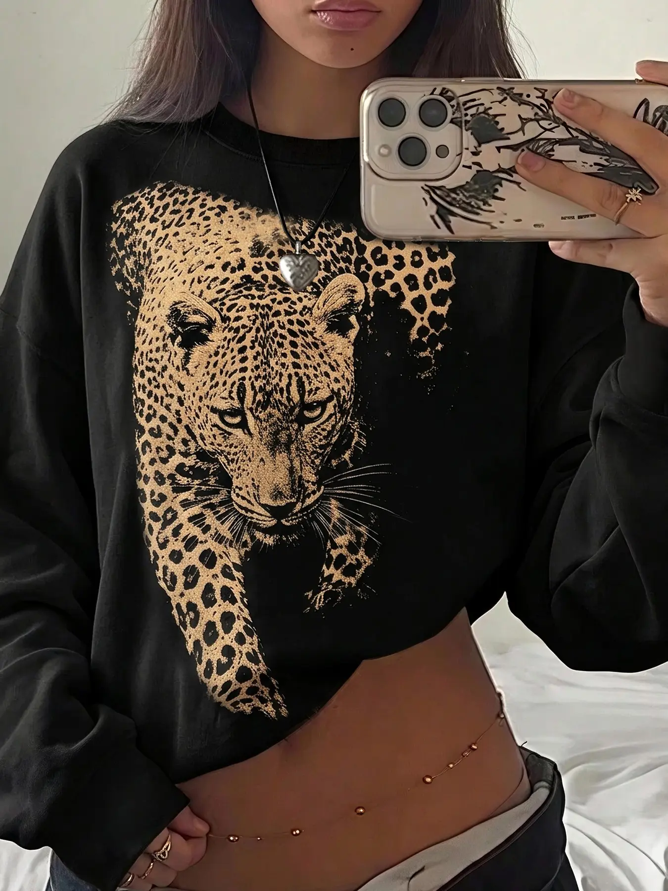 Autumn vintage tiger print black crewneck sweatshirt, soft and loose casual pullover, suitable for streetwear, everyday wear, home, weekend gatherings, and Y2K grunge style outfits #LeopardPrintSweatshirt #CrewneckSweatshirt #Pullover