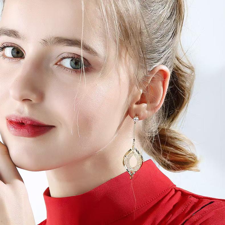 Elegant Long Spiral Clip-On Earrings | Minimalist Sophisticated Style | Versatile Daily Wear | Ideal Valentine's Day Gift for Friends