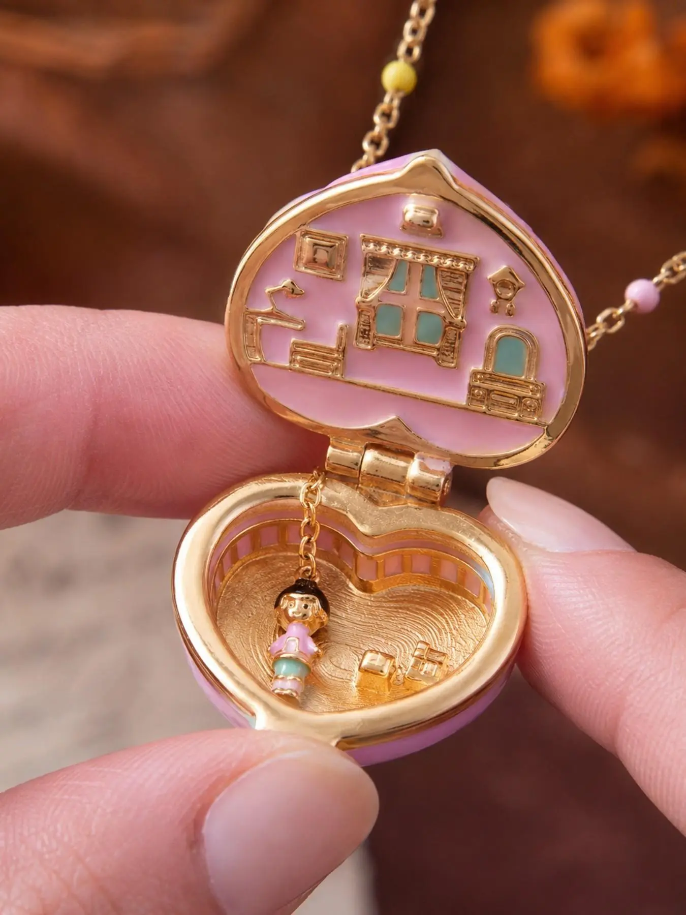 1PC Pink Purple Heart Locket Necklace for Women Girls, Openable Mini Dollhouse Box Pendant with Tiny Girl Charm, Pastel Beaded Gold Tone Chain, Cute Y2K Coquette Jewelry for Daily Wear