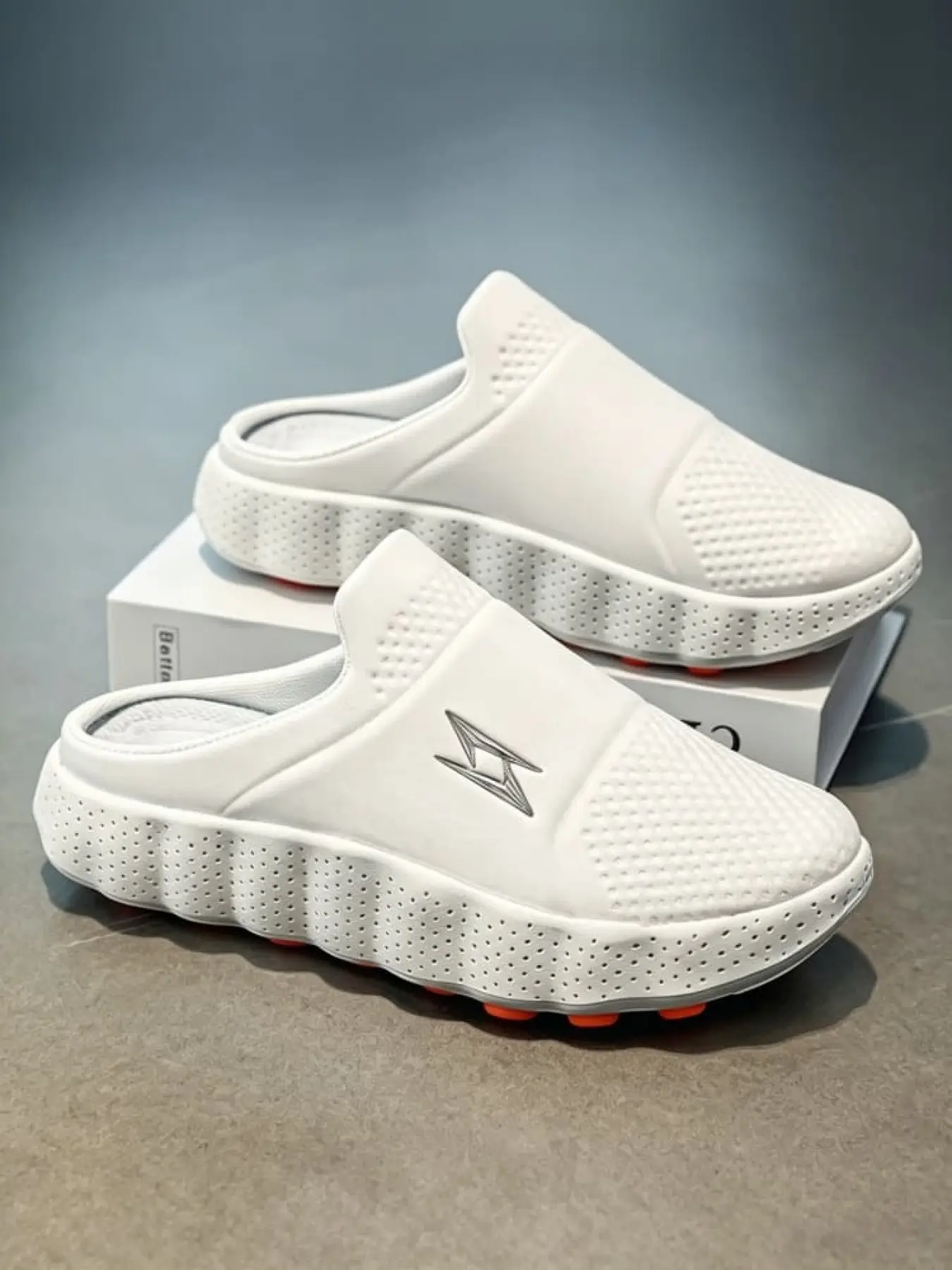 1 Pair Men Breathable Knit Closed Toe Backless Mules, American Street Perforated Knit Upper With Metal Lightning Logo, Wave Height PVC Sole With Orange Dot Anti-slip Nails, Lazy Slides For Drive Home Walk, Mule Shoes
