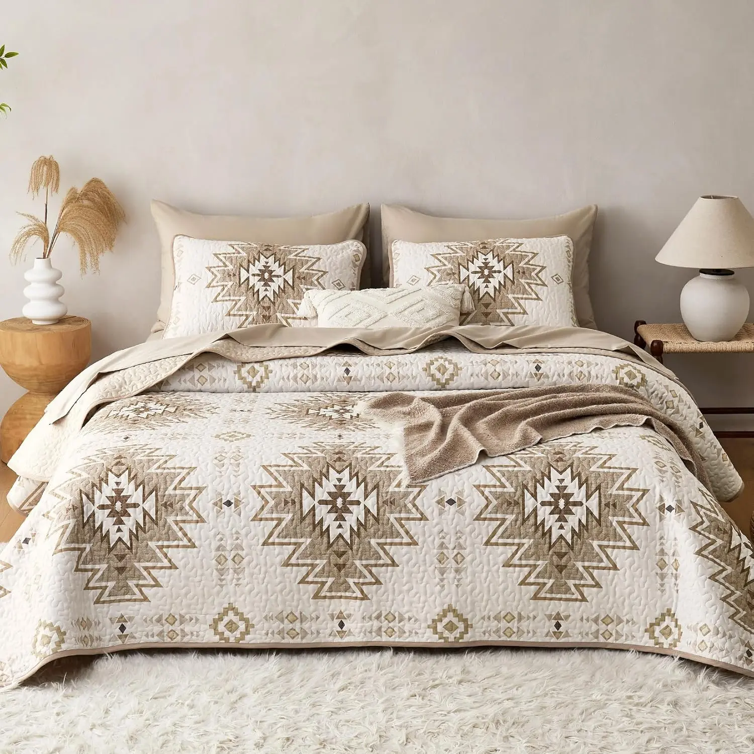 Wake In Cloud - Set, Southwestern Farmhouse Style with Aztec Pattern, Reversible Lightweight Bedspread Coverlet, 3 Pieces, Beige Brown, Queen/Full Size