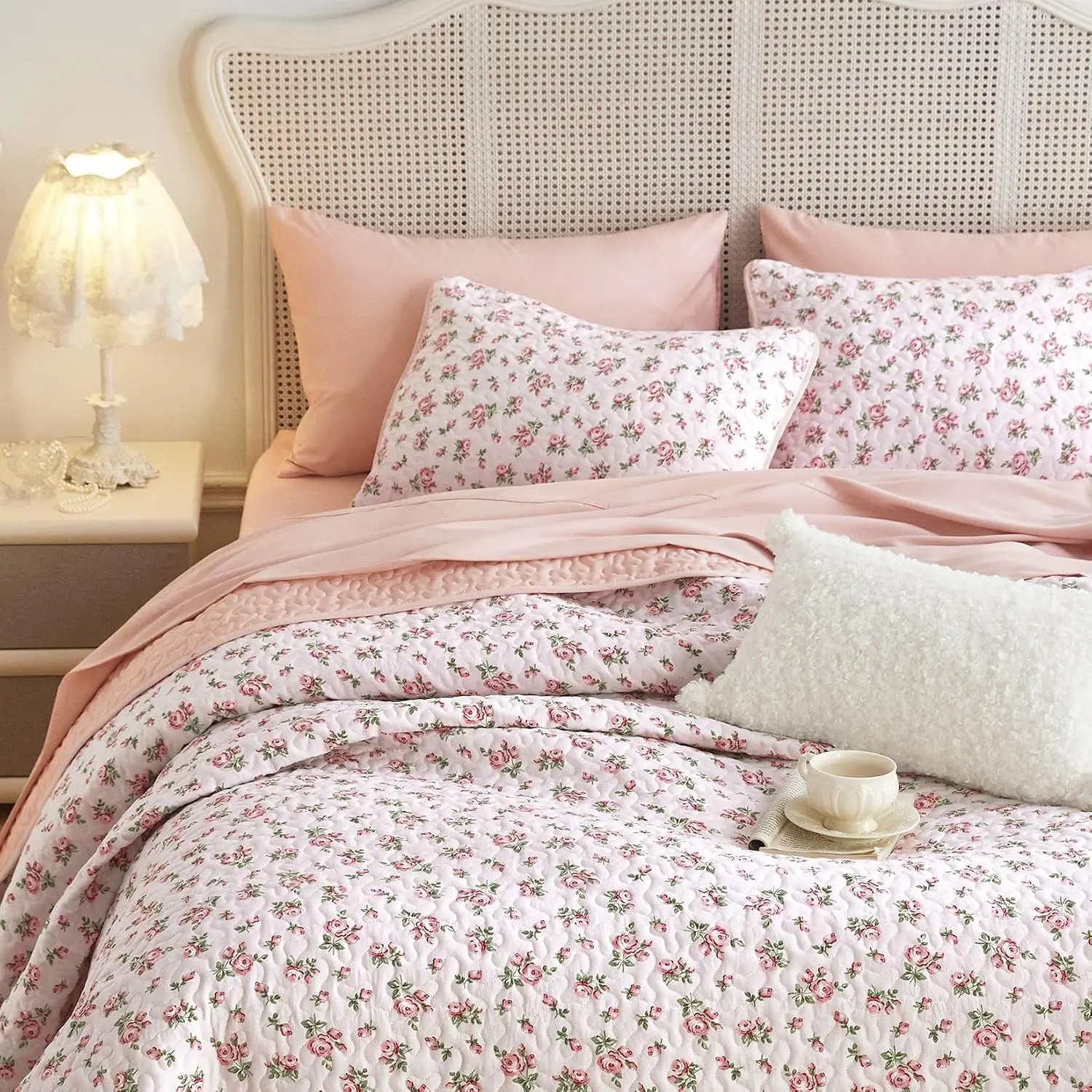 Floral Quilt Set, Coquette Cottagecore Shabby Chic Flower Pattern for Women Teen Girls, Reversible Lightweight Bedspread Coverlet, 3 Pieces, Pink, Queen/Full Size