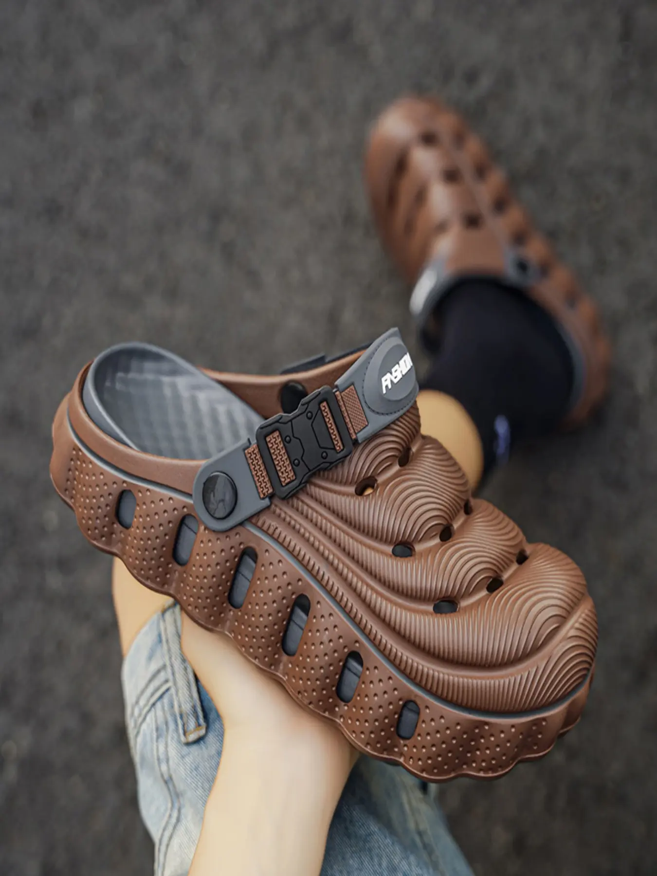 Men Wave Thick Sole Casual Clogs Adjustable Tactical Strap Hollow Breathable EVA Non Slip Outdoor Beach Walking Water Slippers Footwear
