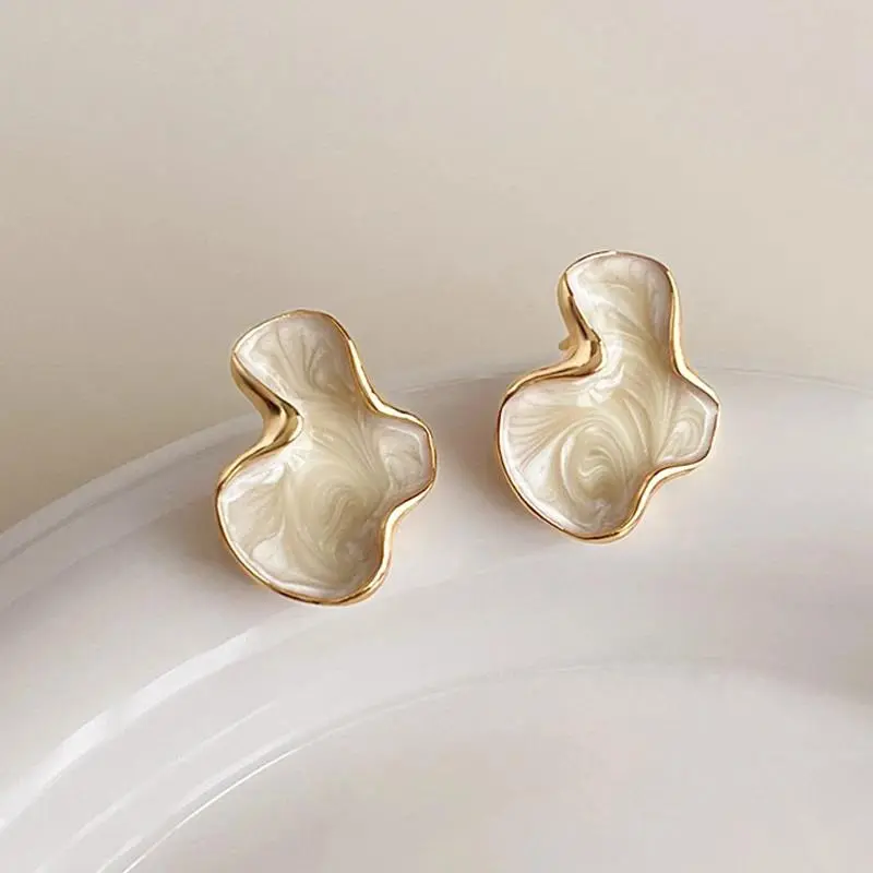 Women's Artistic Abstract White Black Pink Cloud Irregular Stud Earrings, Coated Metal Flower-Design Daily Temperament Jewelry, Simple Party Gift