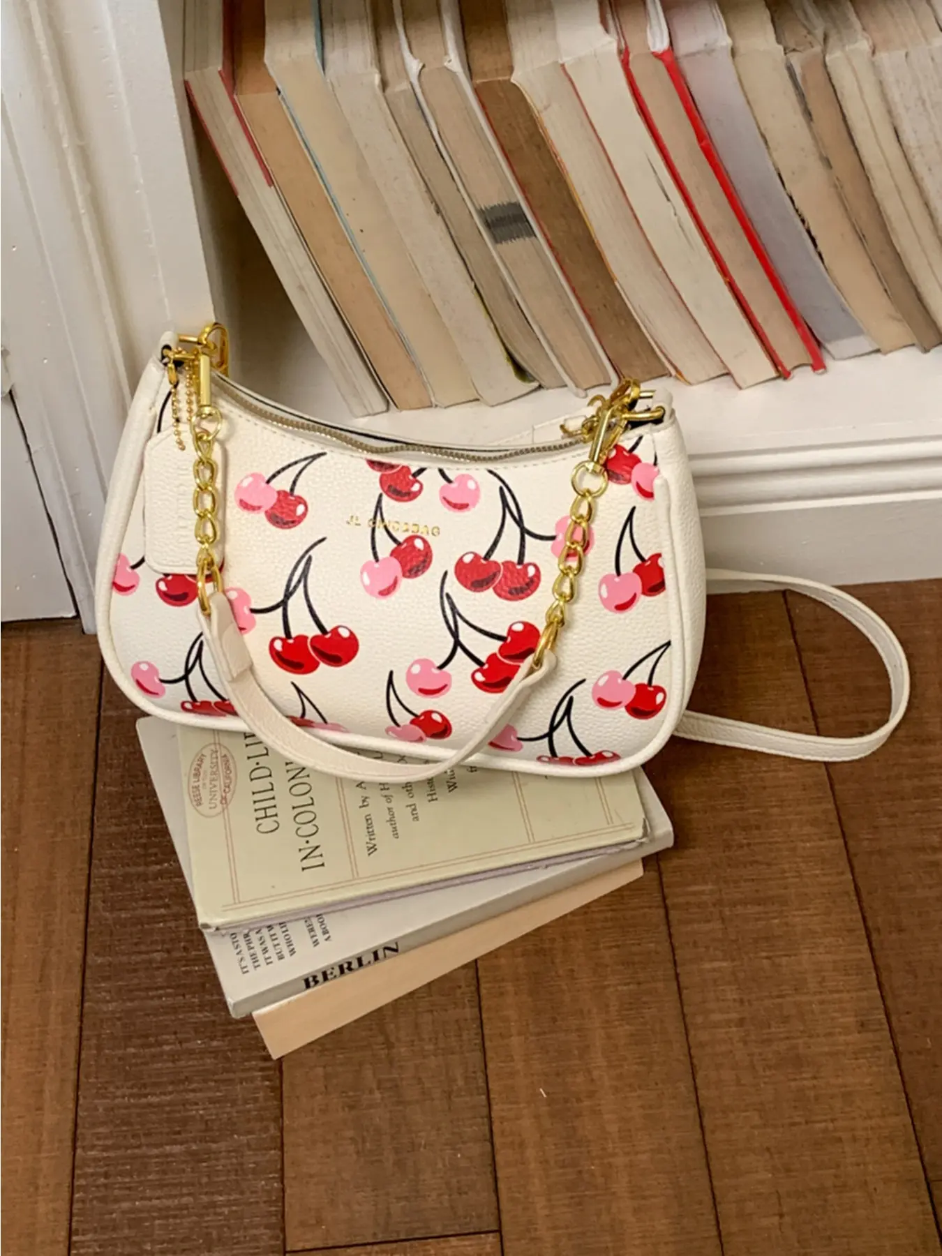 New Arrival Strawberry Print Women Underarm Baguette Bag Thin Metal Chain Sweet Shoulder Crossbody Fashionable Bag Fashion Bag Small Daily Bag For Dating Shopping Outdoor Travel Fashion Crossbody Bags