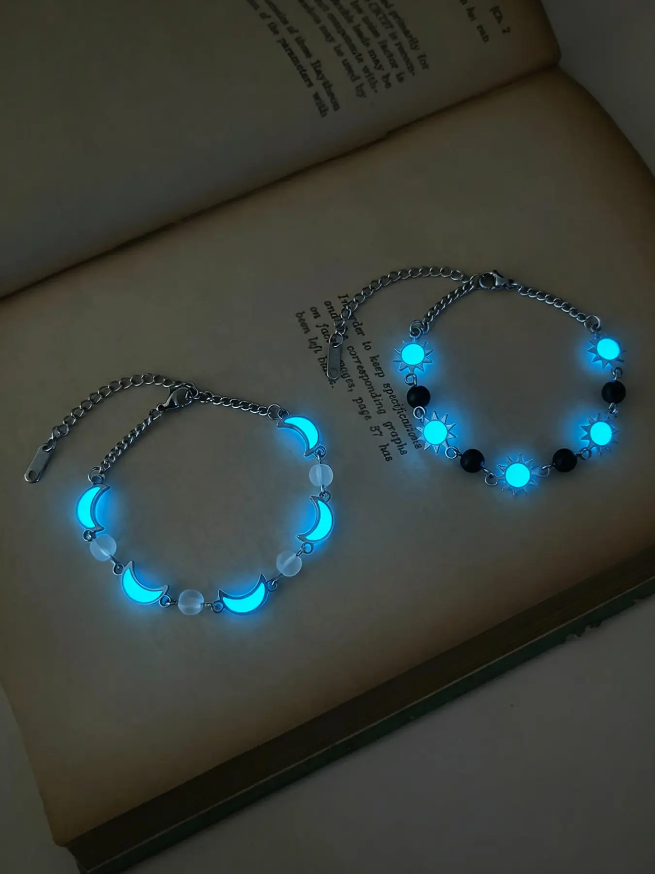 2 Pcs Glow-In-The-Dark Couple Bracelets, Cute Moon and Bead Design, Fashionable Bracelet Style, Perfect Valentine's Day Gift, Romantic Jewelry Set