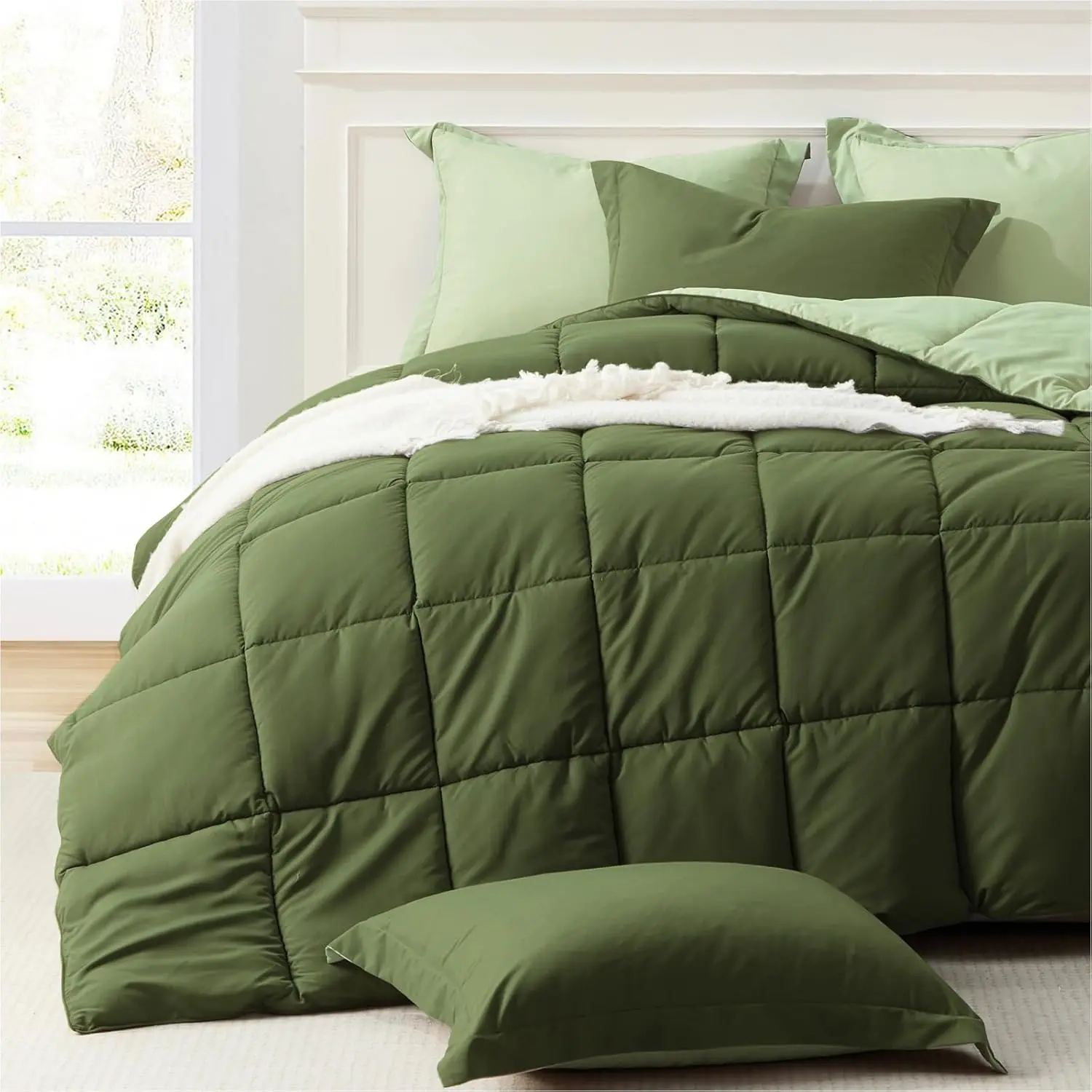 Queen Comforter Set Olive Green, Lightweight Comforters Queen Size Set, Soft Down Alternative Bed Comforter Full Size All Season 3 Pcs Set with 2 Shams Olive Green/Sage Green