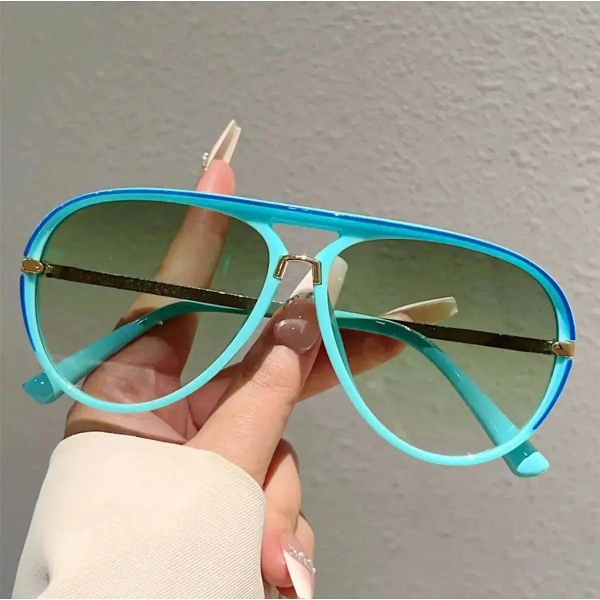 Women's Retro Aviator Sunglasses with Gradient Resin Lens, Trendy Anti-Blue Light Glasses for Outdoor Street Style, Womens Sunglasses,camping essentials