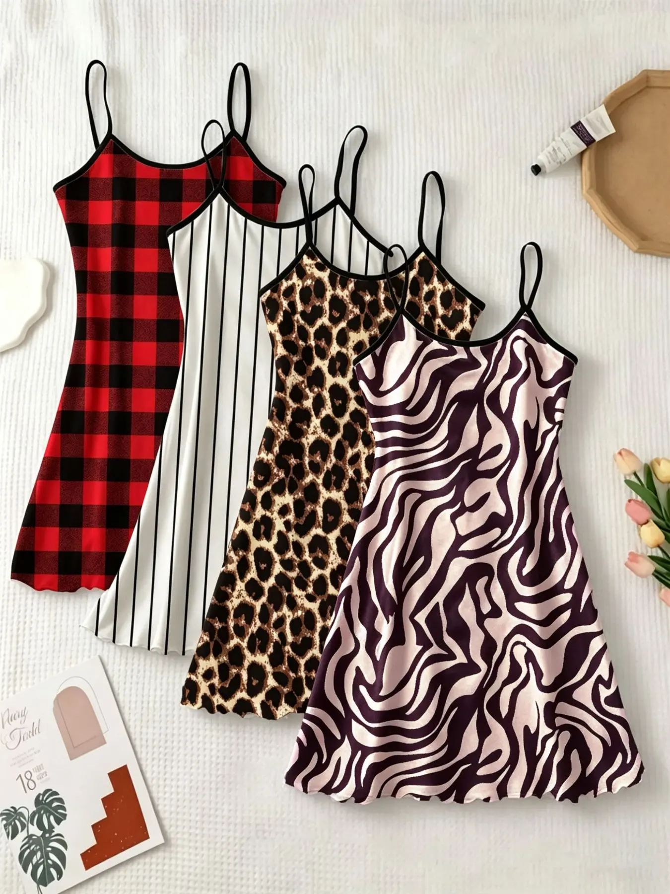 Women's Cute Cartoon Heart Print Sleep Dress, Loungewear Dresses, Slim Fit Comfortable Sleeveless Spaghetti Strap Pajamas, Ideal for All Seasons, Home Wear, Loungewear, Nightwear