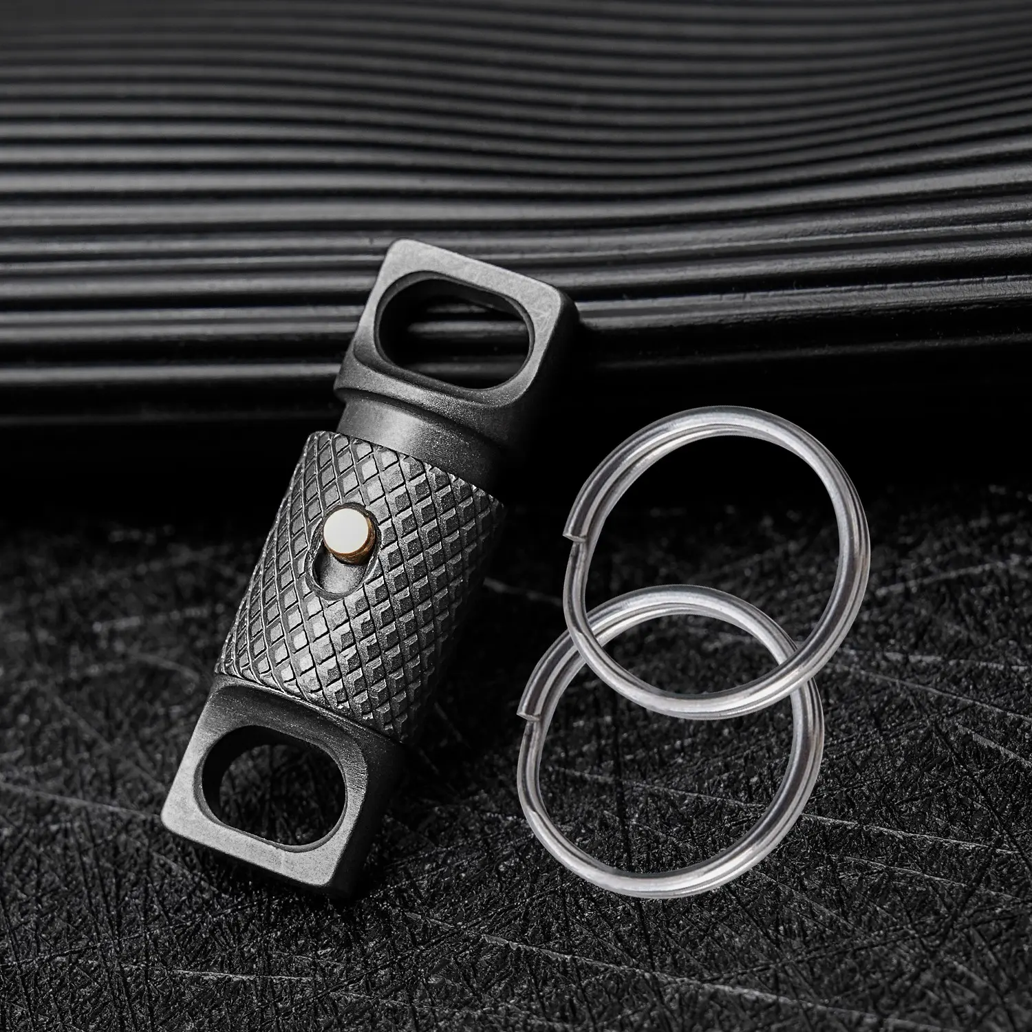 Titanium 360° Swivel Pull Apart Keychain, Quick Release Secure Lock, Dual Key Rings, Minimalist Edc Detachable Key Separator, Metal Keychain, Key Rings for Car Keys