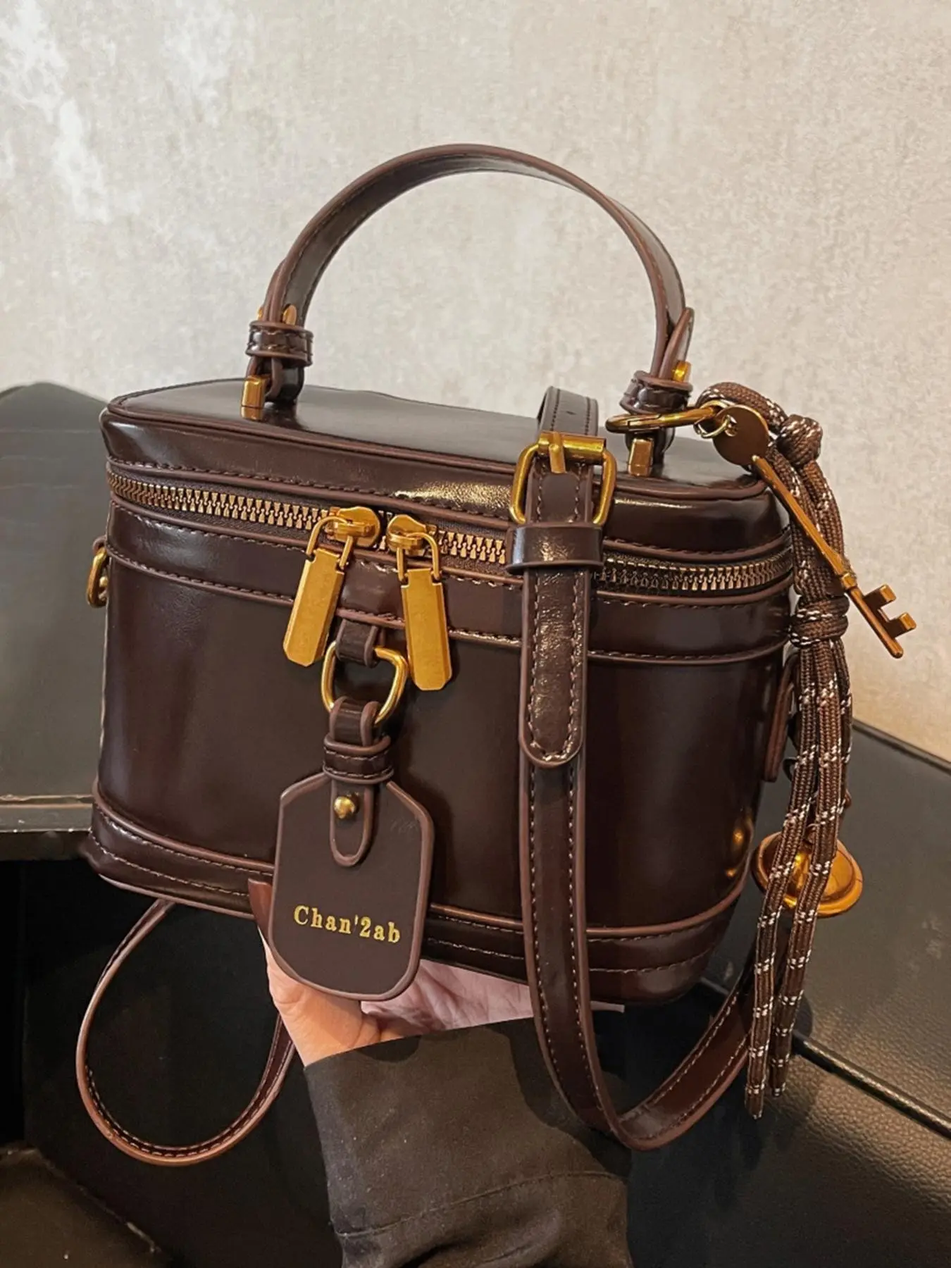 Women's Elegant Minimalist Handbag, Fashionable Retro Simple Style Crossbody Bag with Charm, Casual Trendy Versatile High-quality Daily Commuting Bag, Sling Purse, Casual Commuter Bag