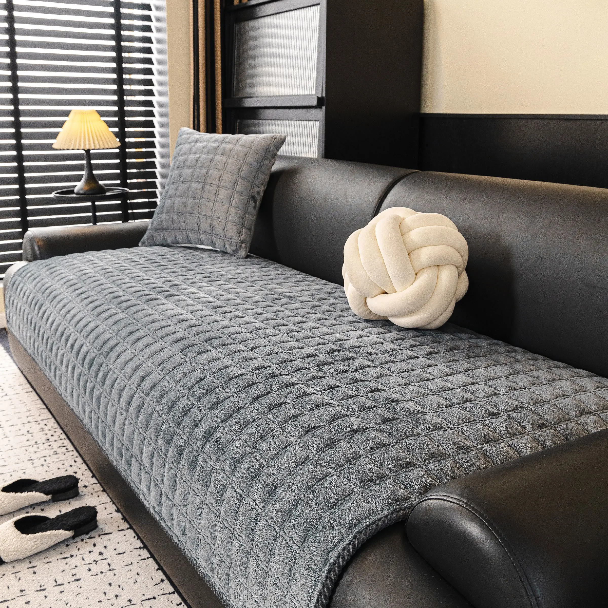 Classic Casual Square Jacquard Sofa Cushion, Dust-Proof, Pet-Resistant, Non-Slip, Easy to Clean, Reusable