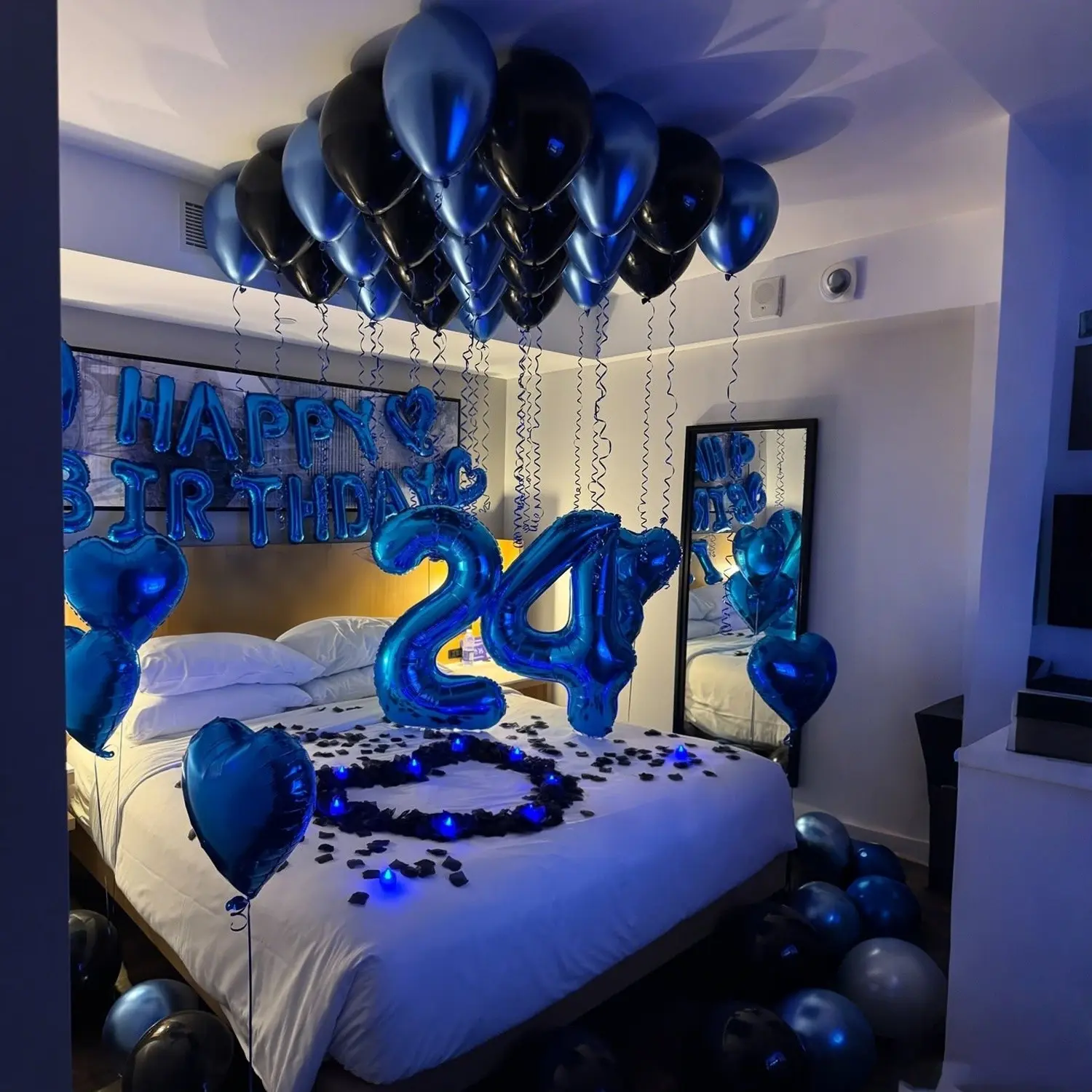 Blue Theme Birthday Balloons Set, Realistic Rose Petals and Blue Heart Aluminum Foil Balloons, Party Decor, Birthday Decorations, Balloon Party Supplies, Home Decoration, Photo Props