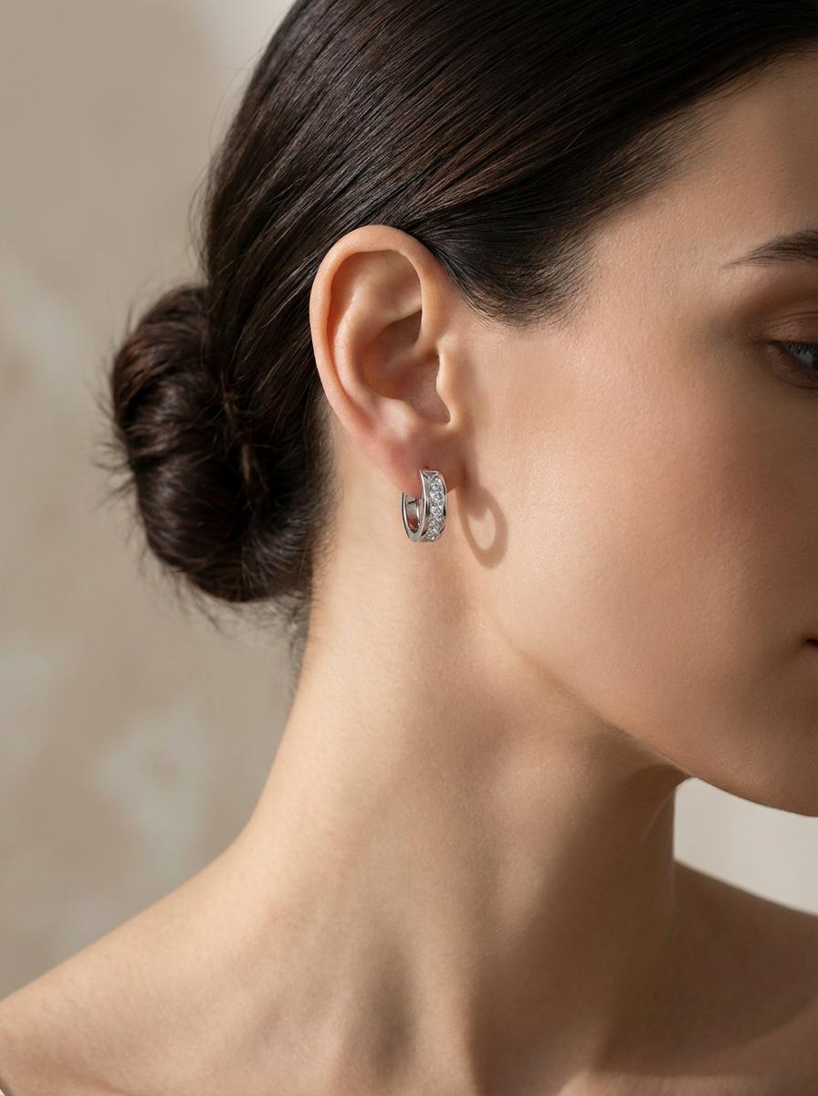 High-quality Brilliant Zircon Earrings Finely Crafted Clear and Sparkling Enhances Face Shape Adds Elegance Ideal for Parties and Gatherings Simple Versatile Design Thoughtful Gift