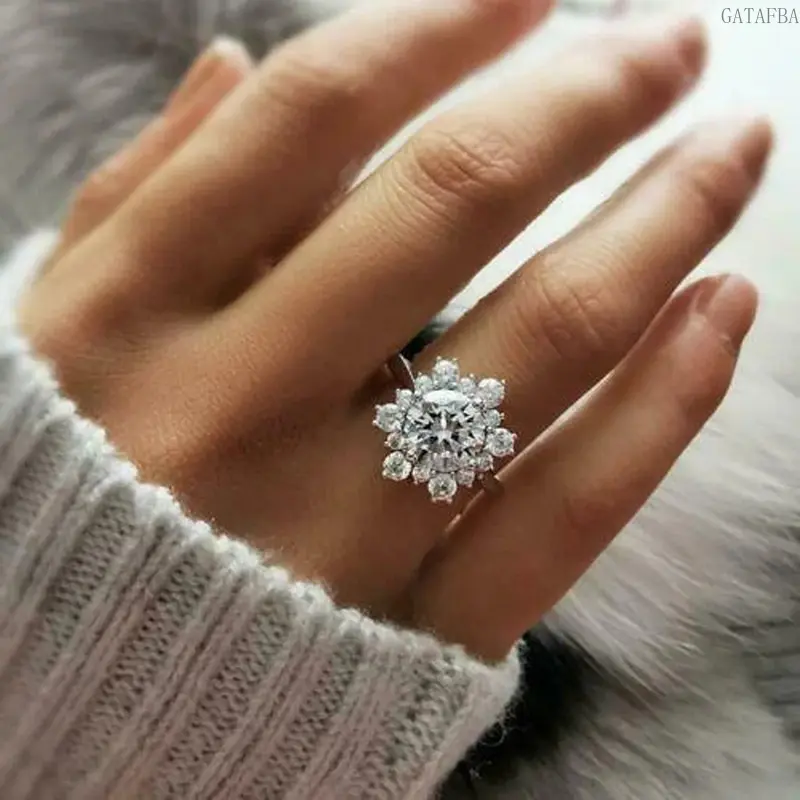 Dainty Snowflake Zircon Ring for Women, Korean-Style Delicate Design, Elegant Finger Jewelry Ideal as a Gift