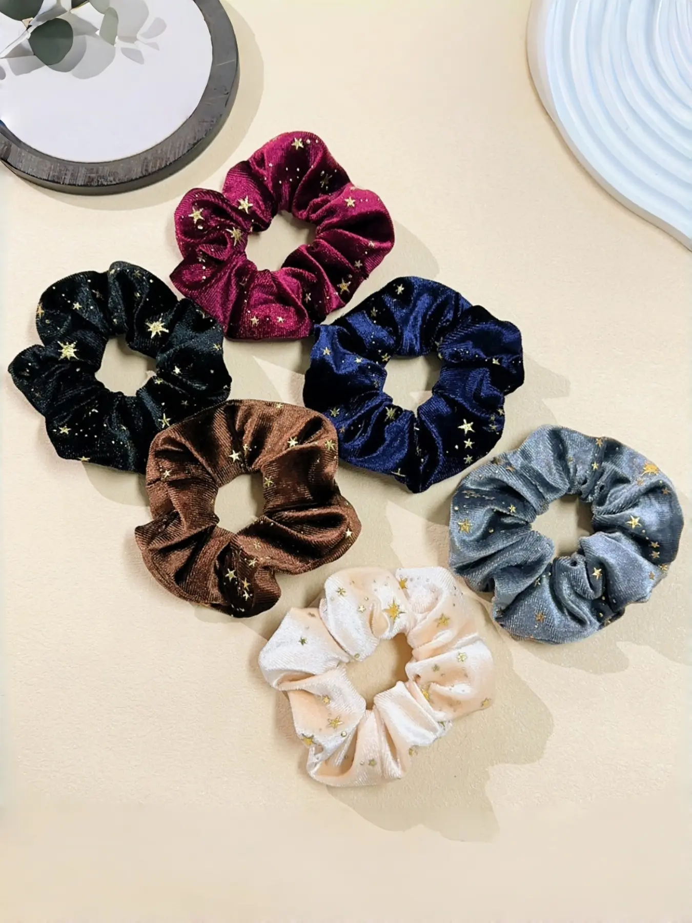 6Pcs Star Printed Velvet Scrunchies, 6 Colors Available with Gold Star Print, Vintage Gentle Style Fabric Hair Ties, Elastic Soft Ponytail Holder for Autumn & Winter Outfit, Ponytail Accessories