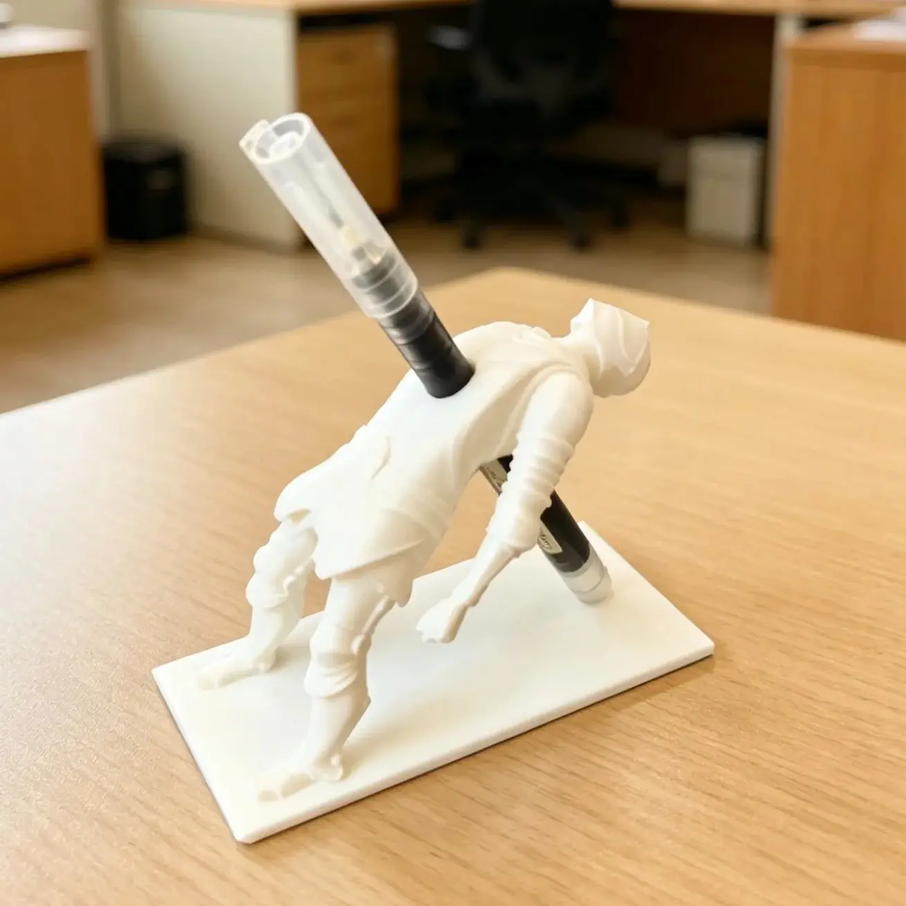 Creative Knight Pen Holder, Fun Desktop Organizer, 3D Printed Desk Decor, Aesthetic Desk Accessories, Ideal for Home, Office, Gifts for Friends and Students, Pen Stand