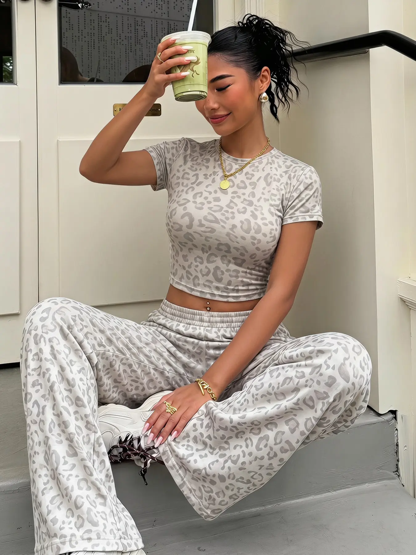 Light Grey Leopard Print Crew Neck Short Sleeve Crop Top & Elastic Adjustable Drawstring Waist Wide Leg Pants 2 Piece Matching Set For Women, Soft Casual Loungewear Co Ord, Streetwear Outfit For Summer Daily Home Going Out Wear