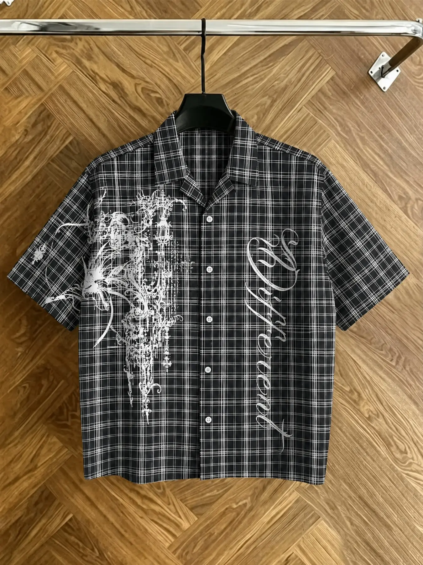 Cropped Plaid Short Sleeve Button Up Shirt, Gothic Floral Cursive Letter Graphic Camp Collar Casual Shirt, Y2K Dark Streetwear Loose Boxy Fit Short Sleeve Shirts For Men Trendy Daily Outdoor Summer Party Street Fashion Outfit